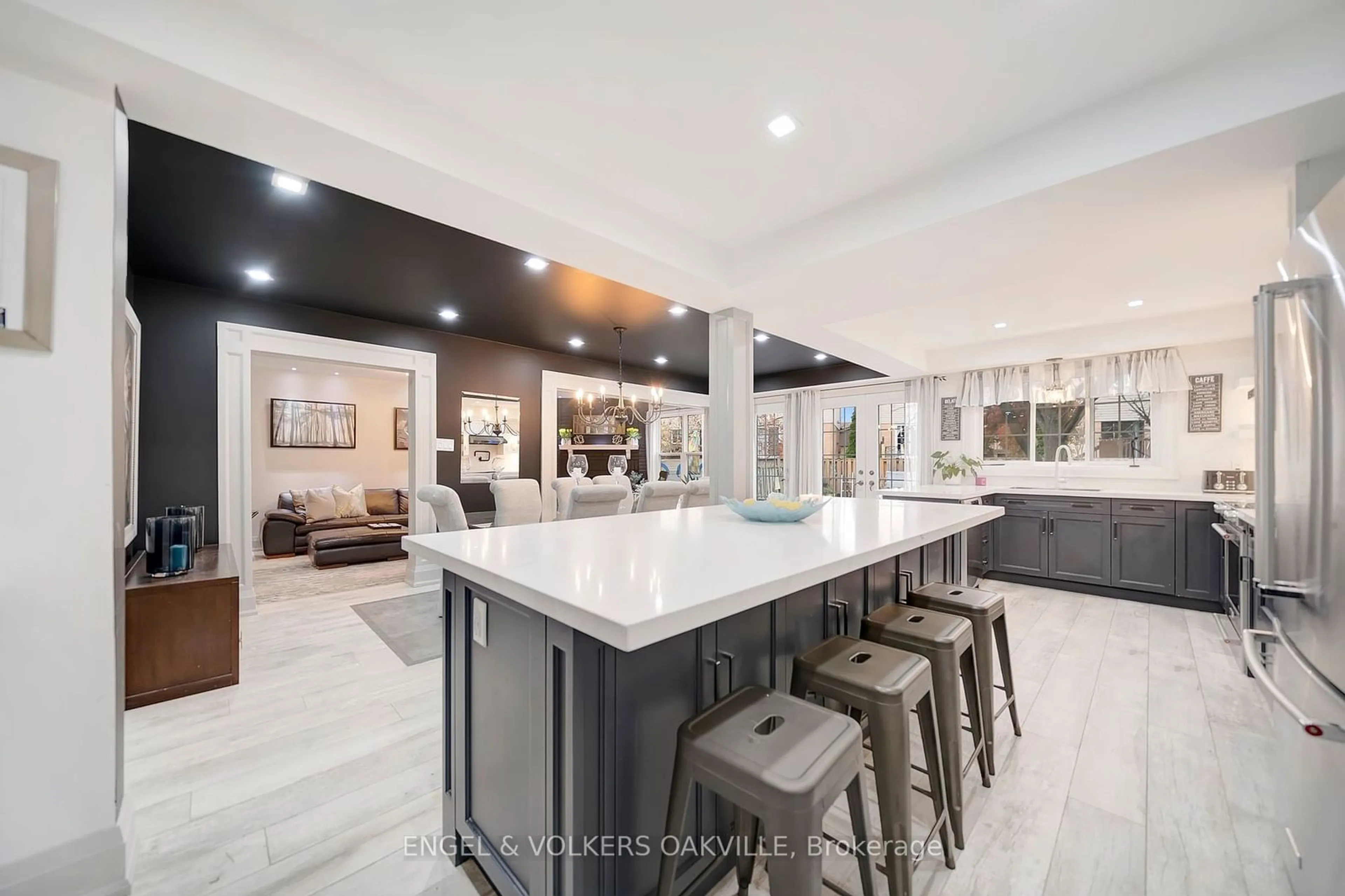 Contemporary kitchen, ceramic floors for 151 Torrance woods, Brampton Ontario L6Y 4L3