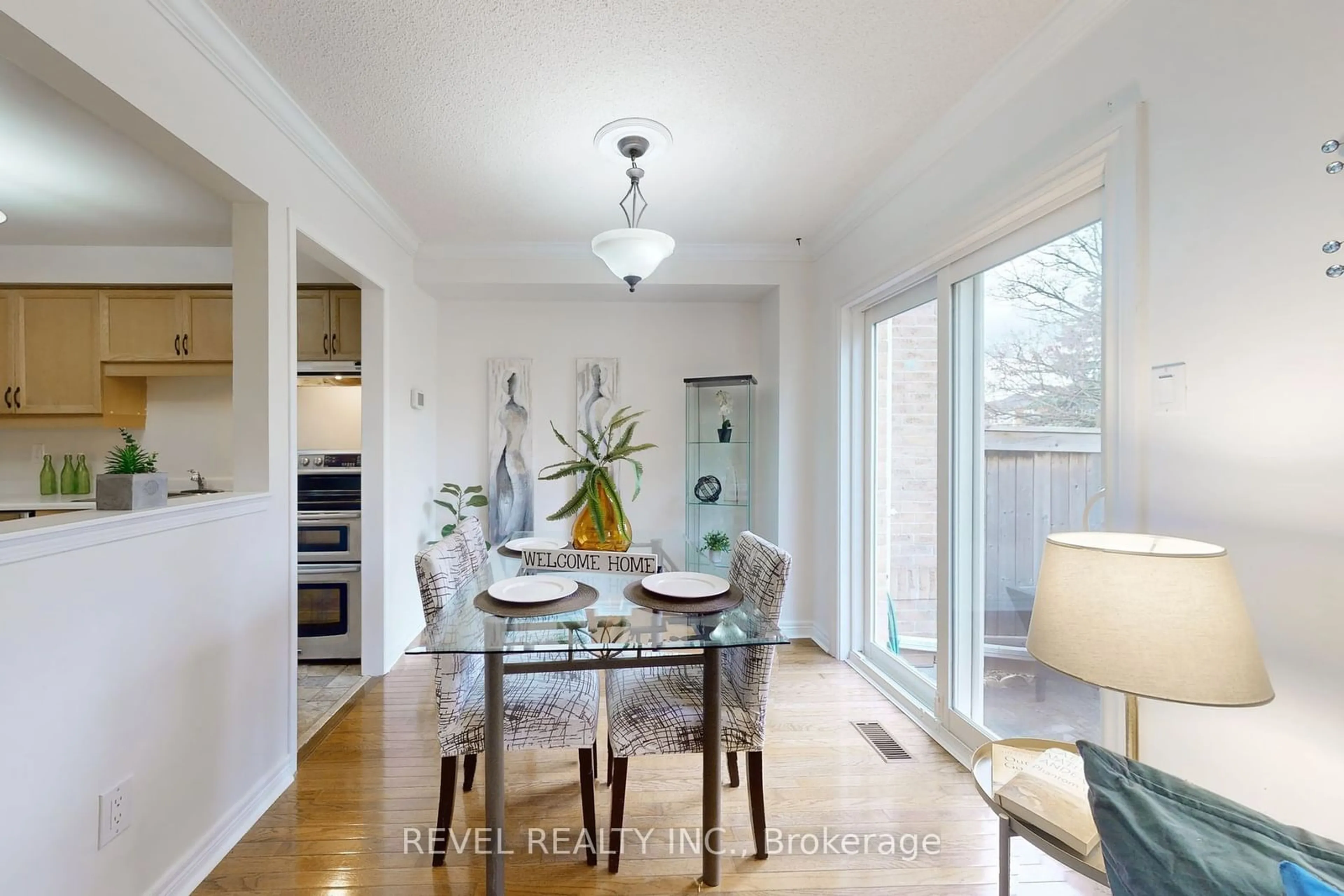 Dining room, wood floors, cottage for 20 Wickstead Crt, Brampton Ontario L6R 1N8