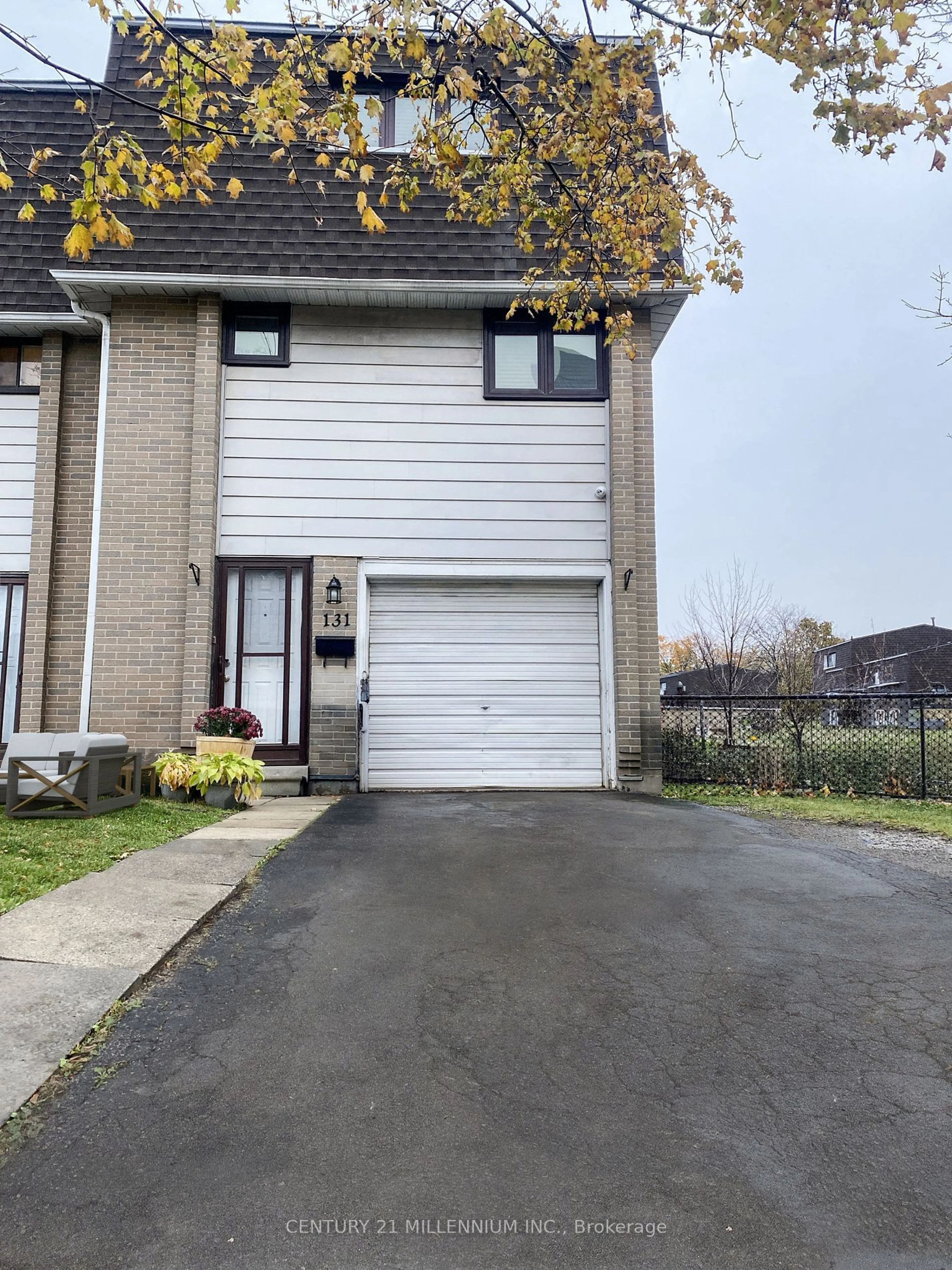 Home with vinyl exterior material, street for 475 Bramalea Rd #131, Brampton Ontario L6T 2X3