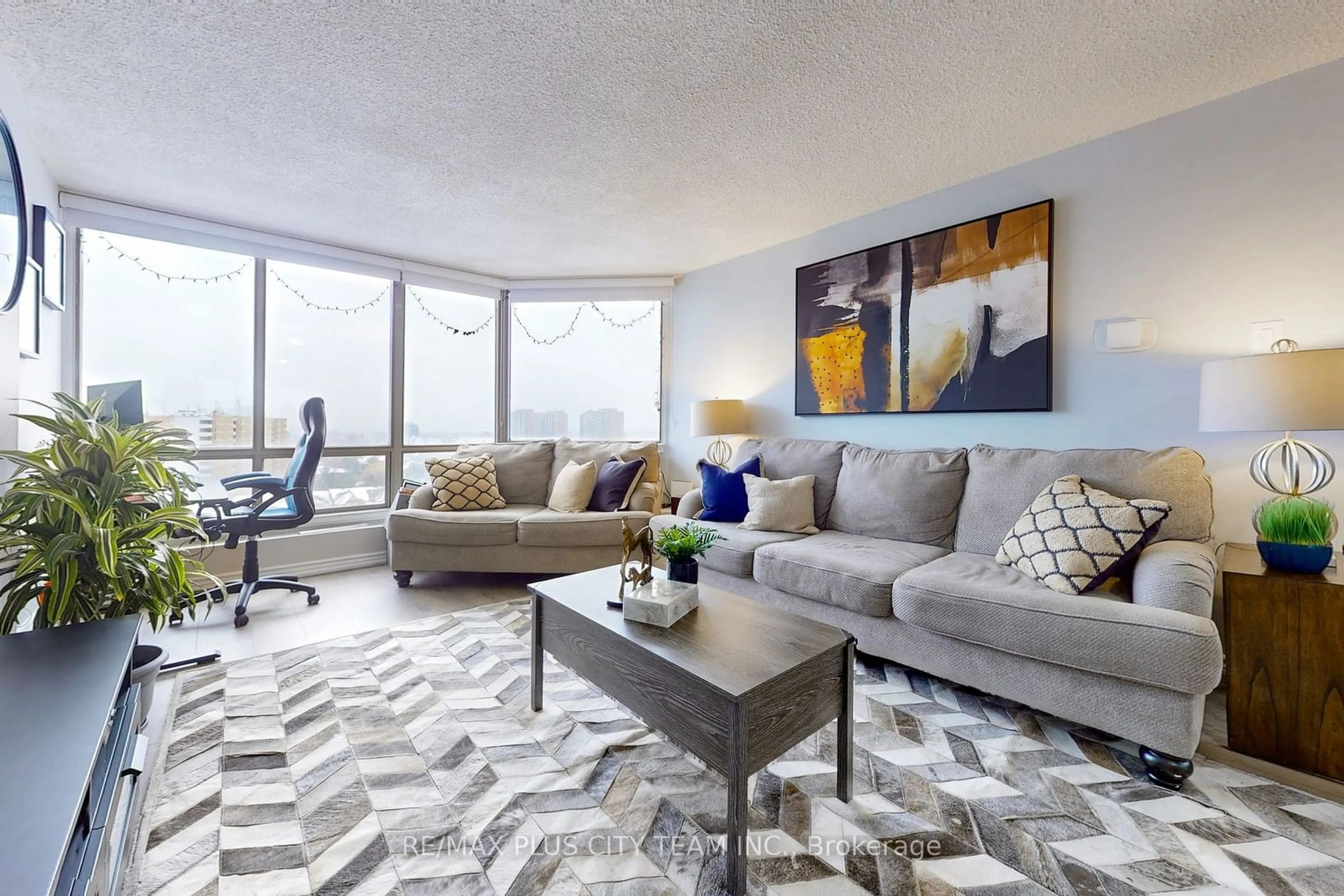 Living room, carpet floors for 25 Fairview Rd #1408, Mississauga Ontario L5B 3Y8