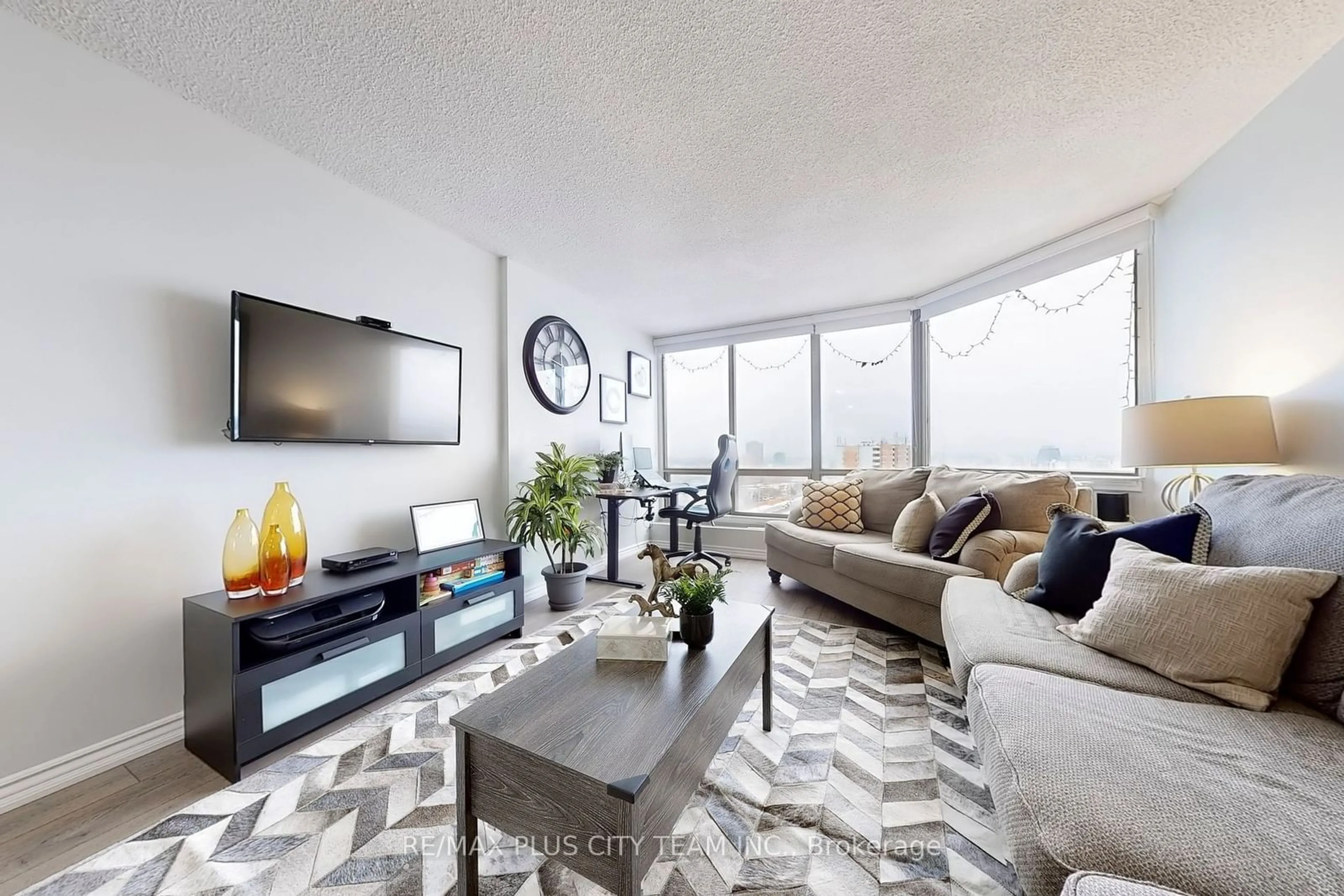 Living room, carpet floors for 25 Fairview Rd #1408, Mississauga Ontario L5B 3Y8