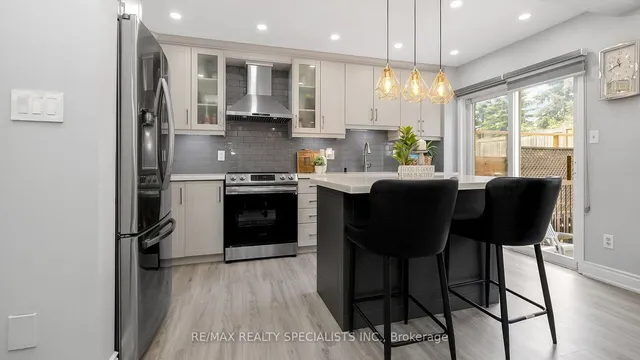 Additional property image - 48 Ridgefield Crt