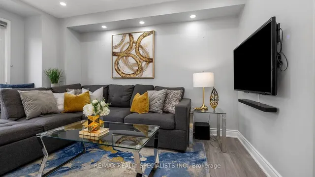 Additional property image - 48 Ridgefield Crt