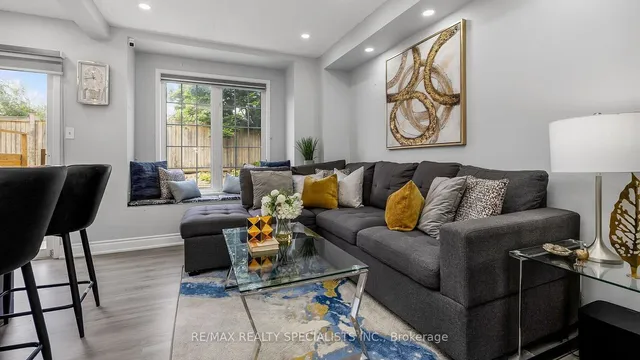 Additional property image - 48 Ridgefield Crt