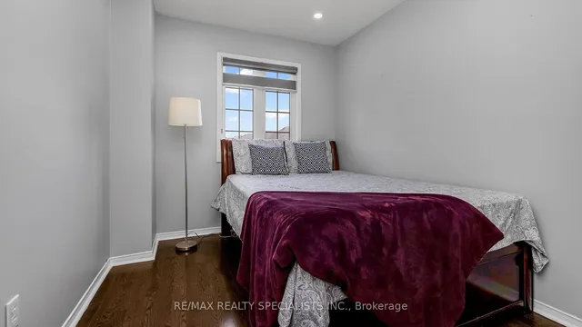 Additional property image - 48 Ridgefield Crt