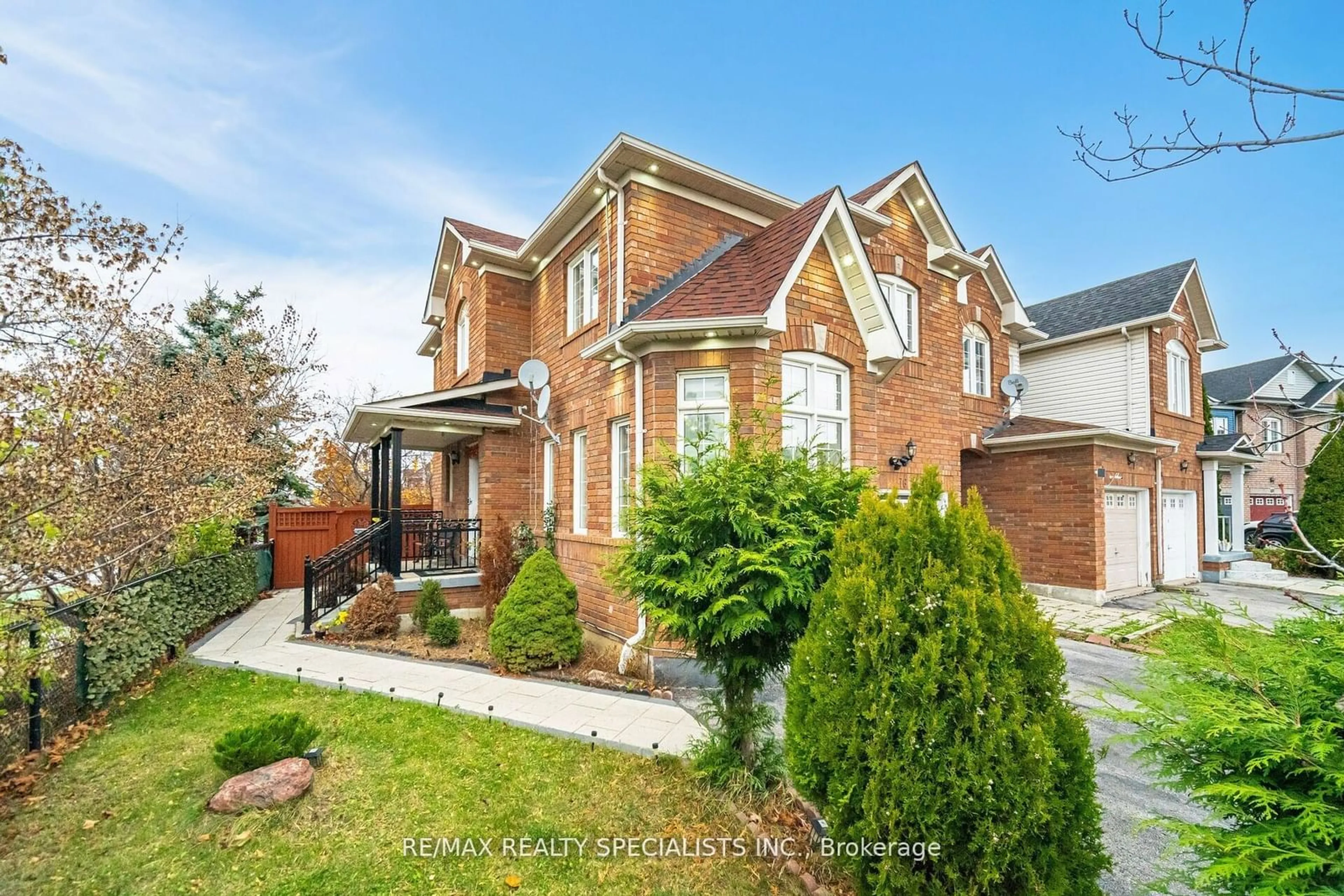 Home with brick exterior material for 76 Thunderbird Tr, Brampton Ontario L6R 2T4