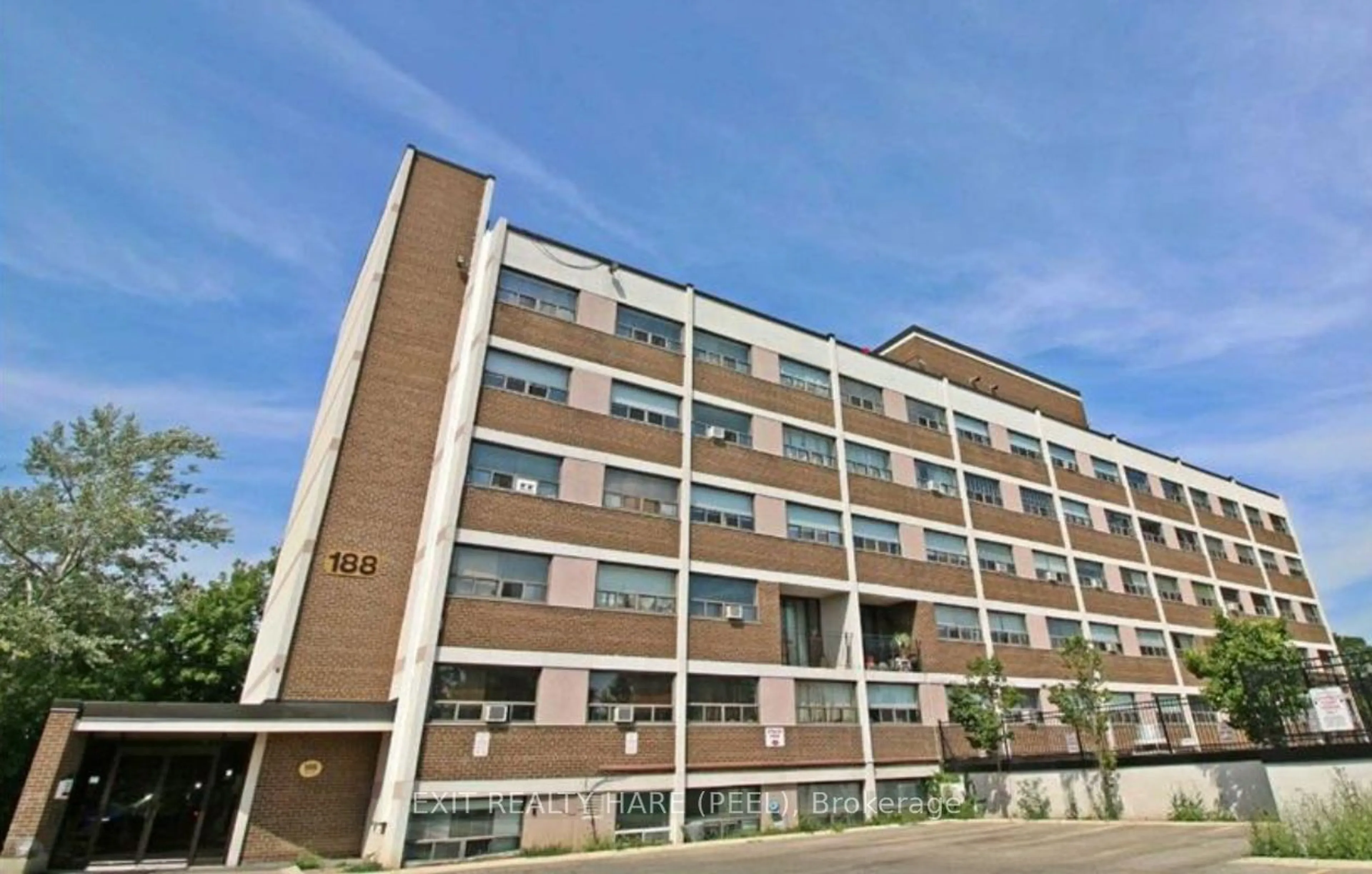 A pic from exterior of the house or condo, the front or back of building for 188 Mill St #401, Brampton Ontario L6Y 1T8