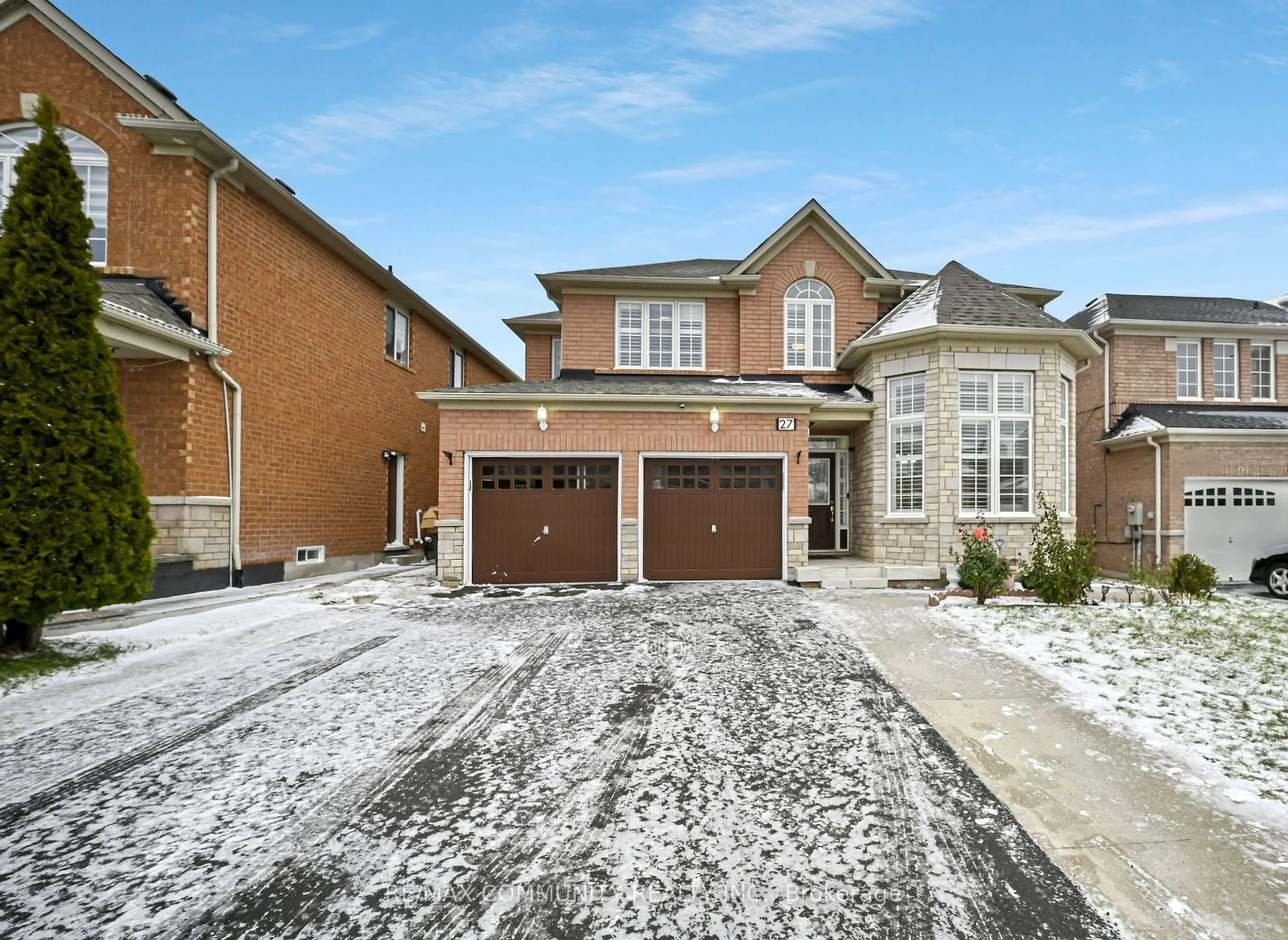 Home with brick exterior material for 27 Horizon St, Brampton Ontario L6P 2J3