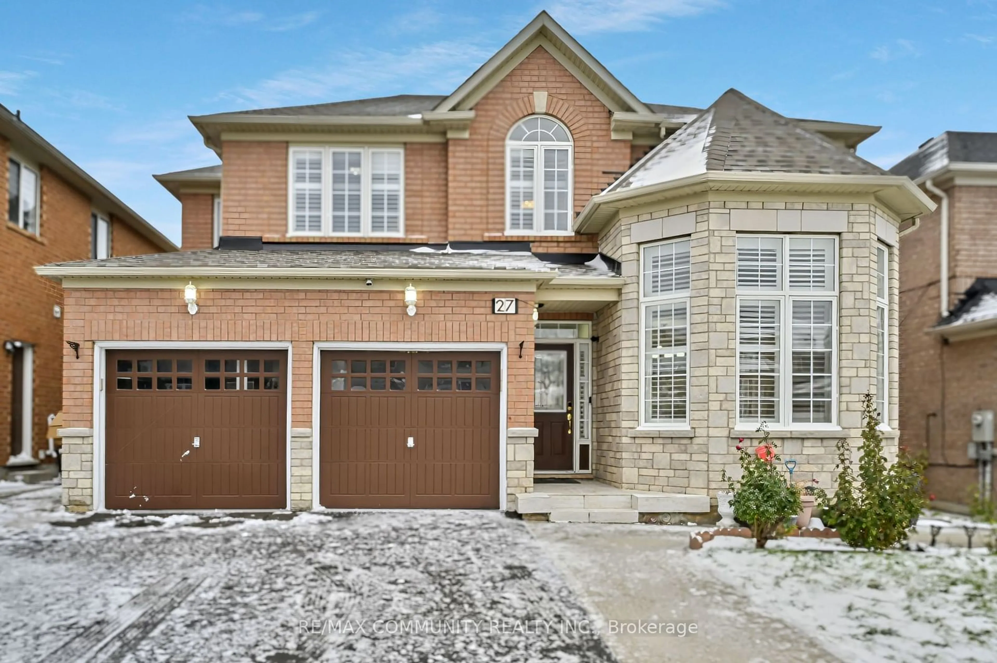 Home with brick exterior material for 27 Horizon St, Brampton Ontario L6P 2J3