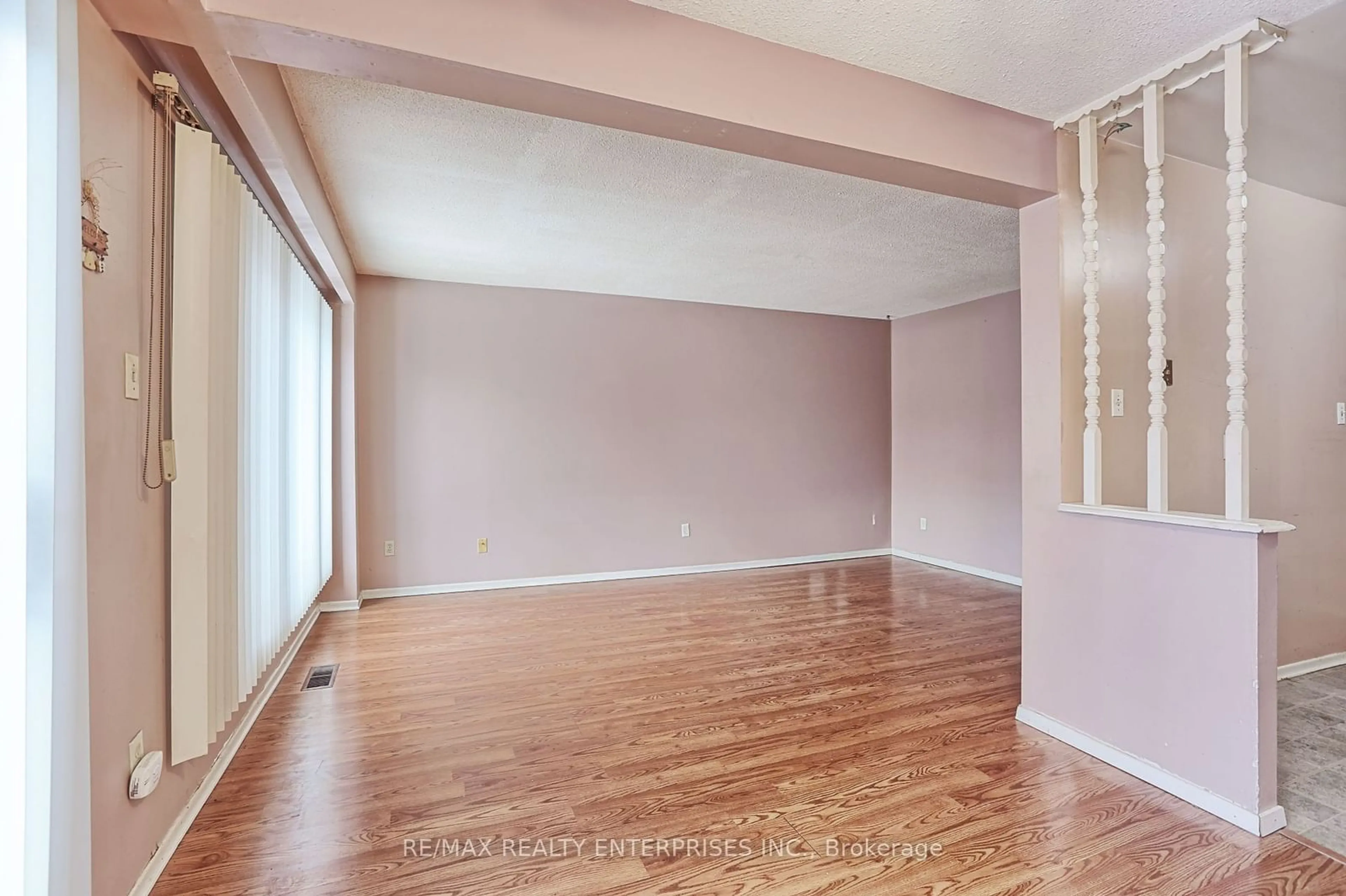 A pic of a room, wood floors for 13 Carisbrooke Crt, Brampton Ontario L6S 3K1