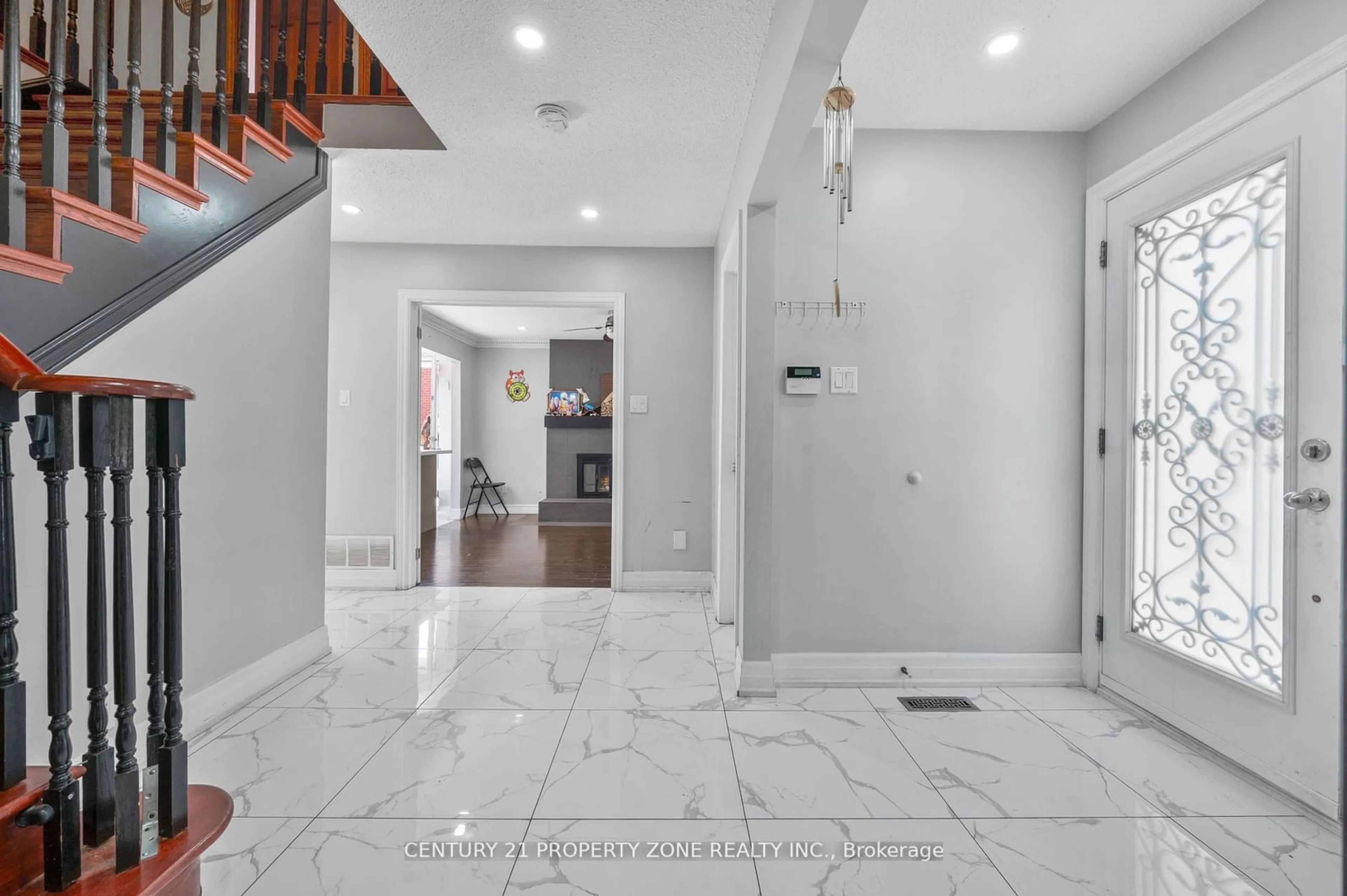 Indoor entryway, ceramic floors for 11 Corona Gate, Brampton Ontario L6Y 3N4