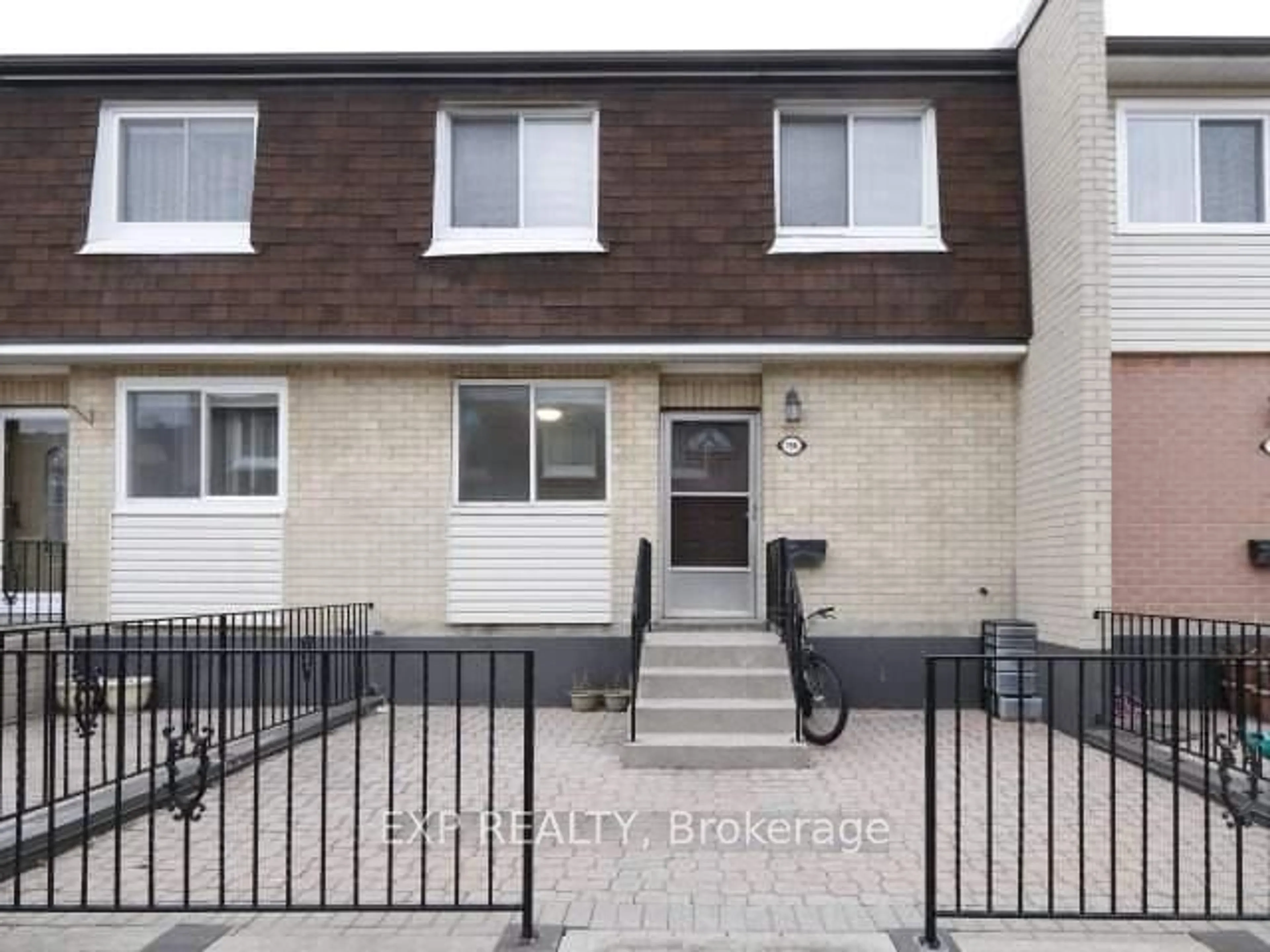 A pic from exterior of the house or condo, the street view for 2170 Bromsgrove Rd #196, Mississauga Ontario L5J 4J2