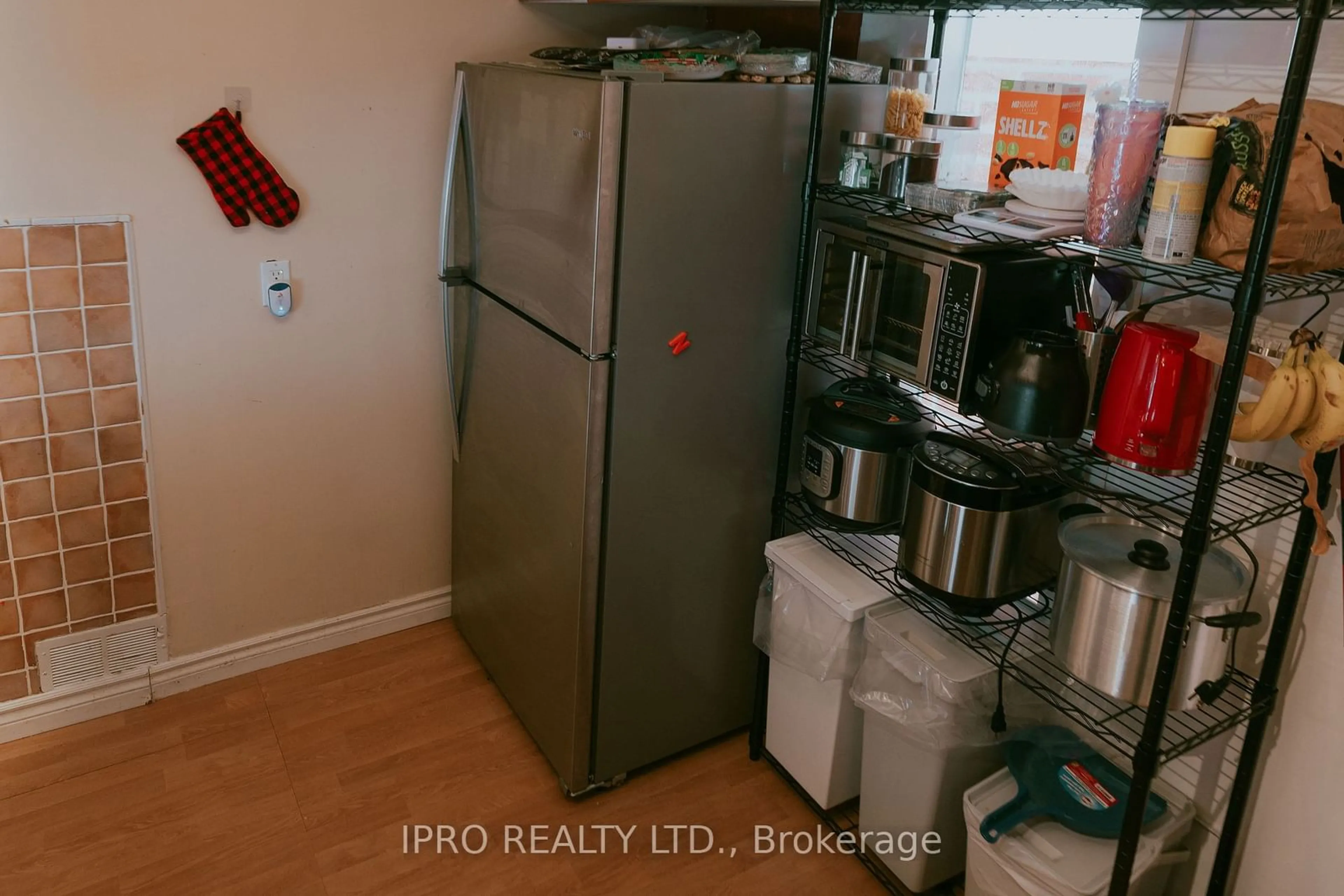 Standard kitchen, unknown floor, cottage for 183 Livingstone Ave, Toronto Ontario M6E 2L9