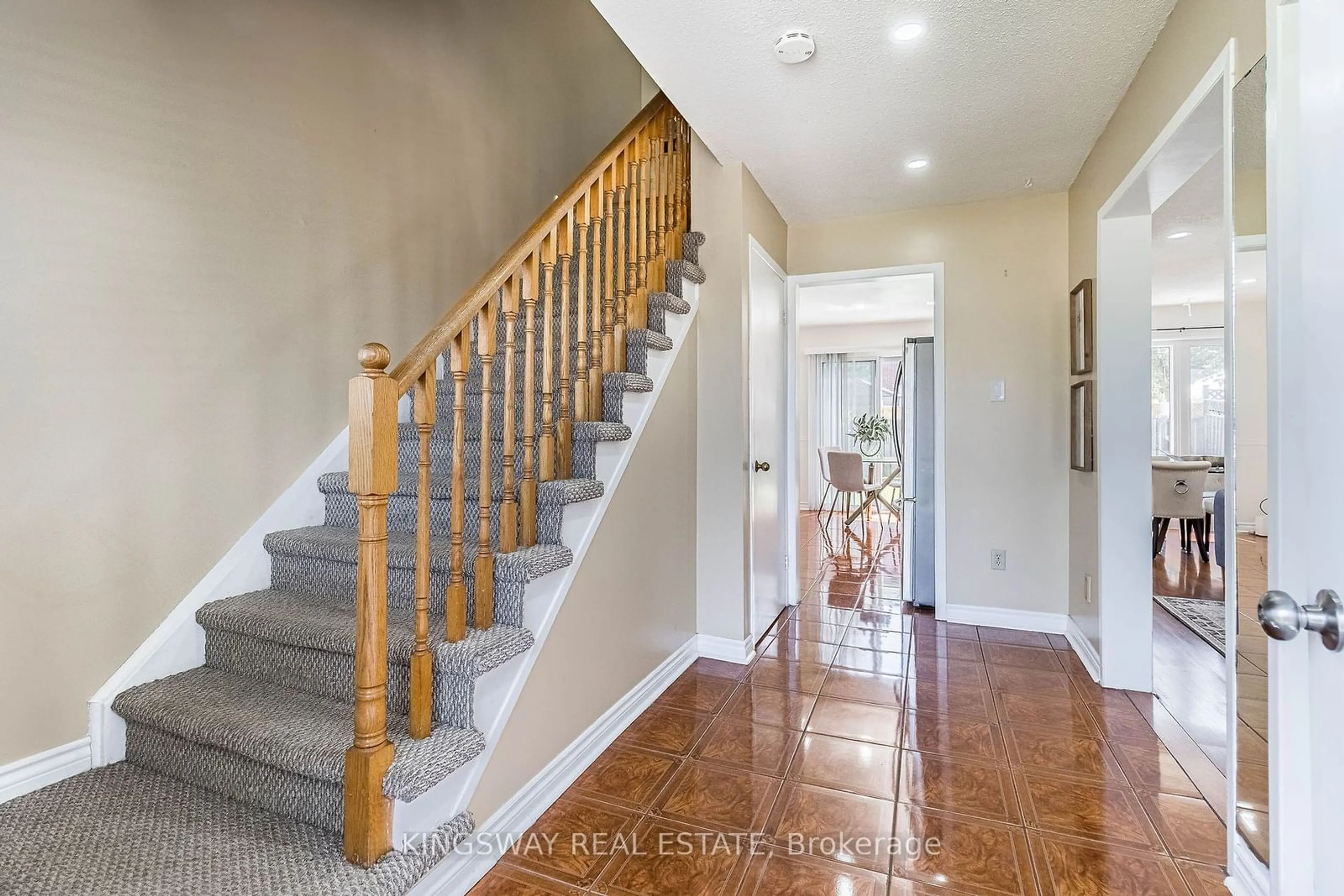 Indoor entryway, wood floors for 21 Tralee St, Brampton Ontario L6Z 2Z6