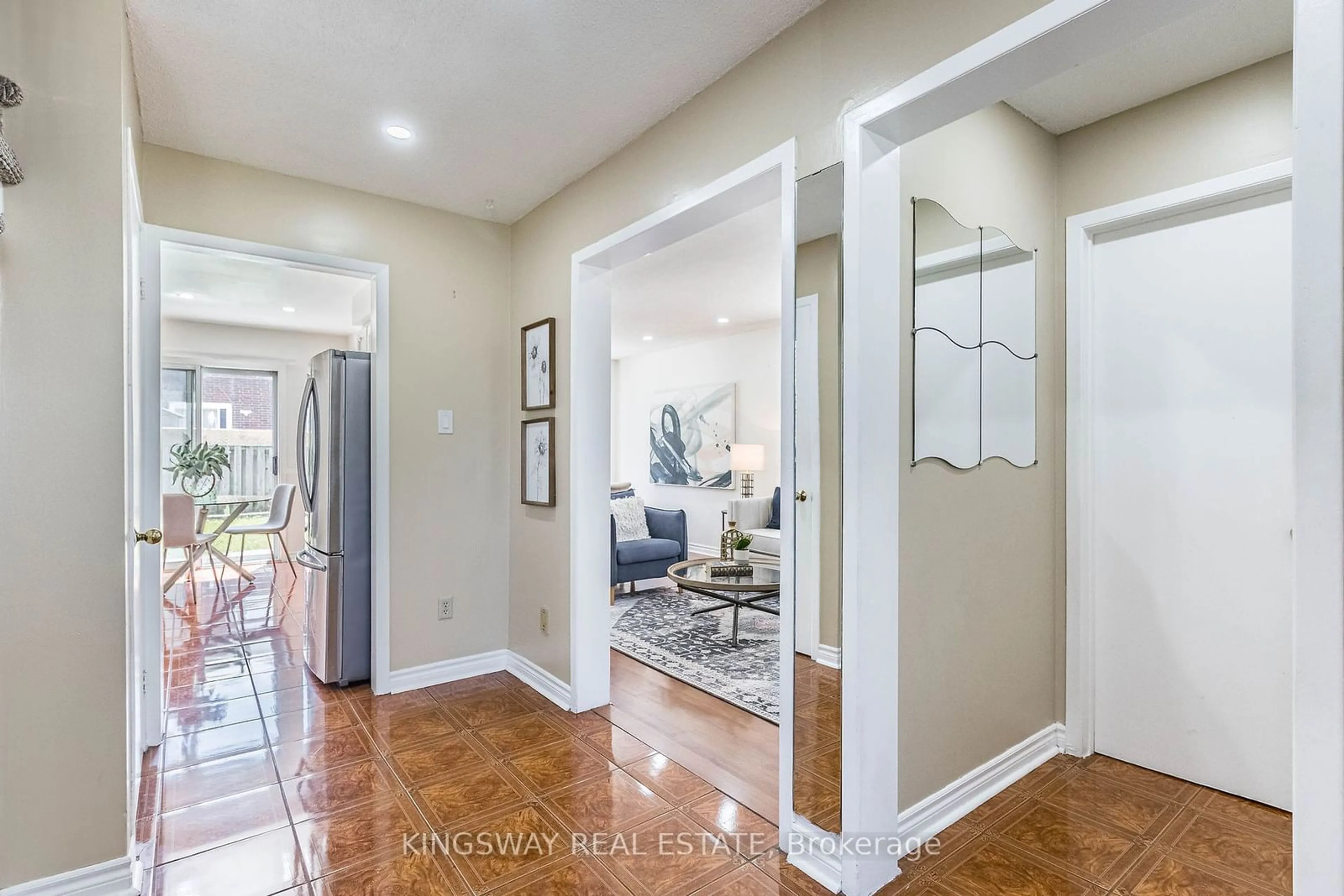 Indoor entryway, wood floors for 21 Tralee St, Brampton Ontario L6Z 2Z6