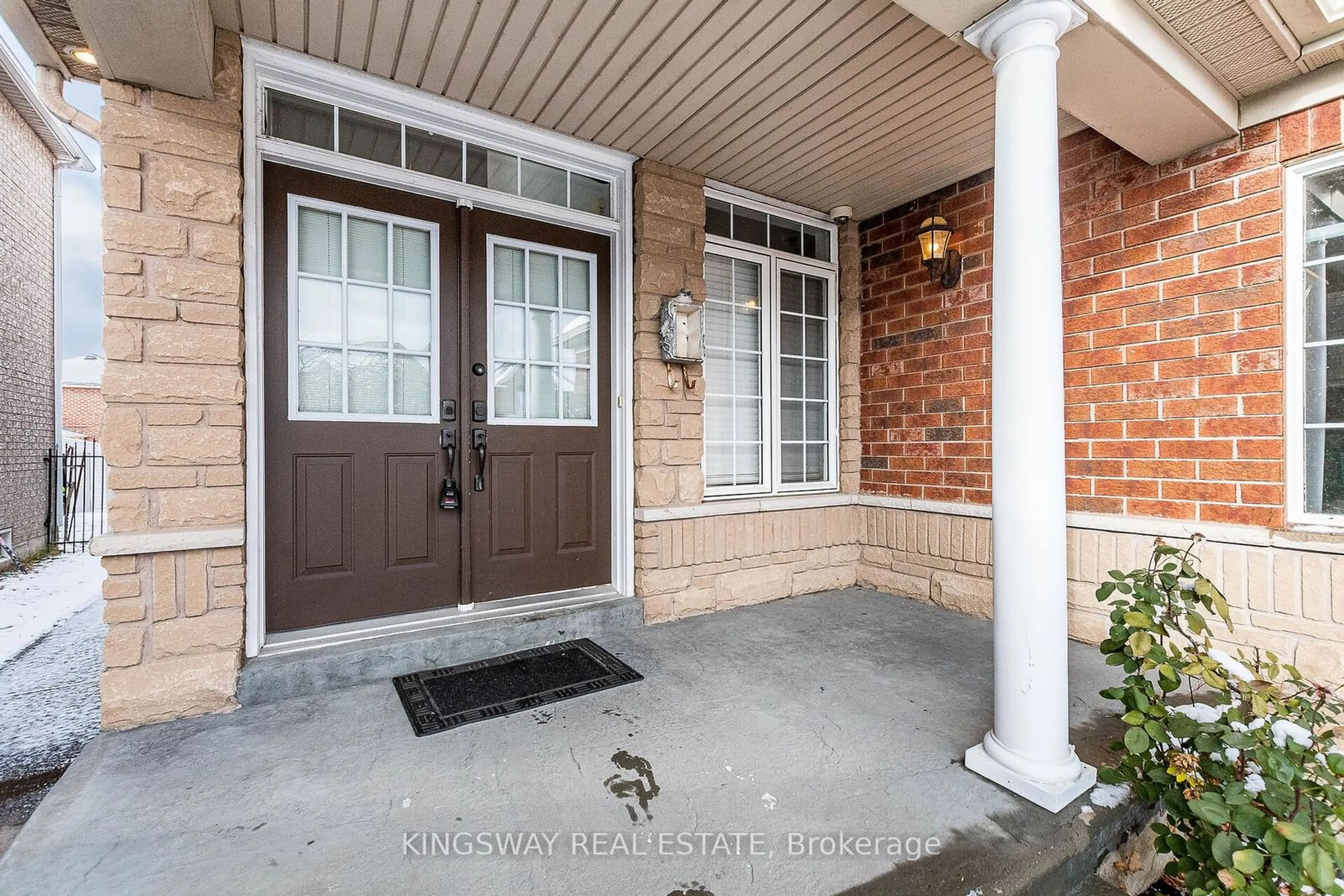 Indoor entryway, wood floors for 767 Sombrero Way, Mississauga Ontario L5W 1S8