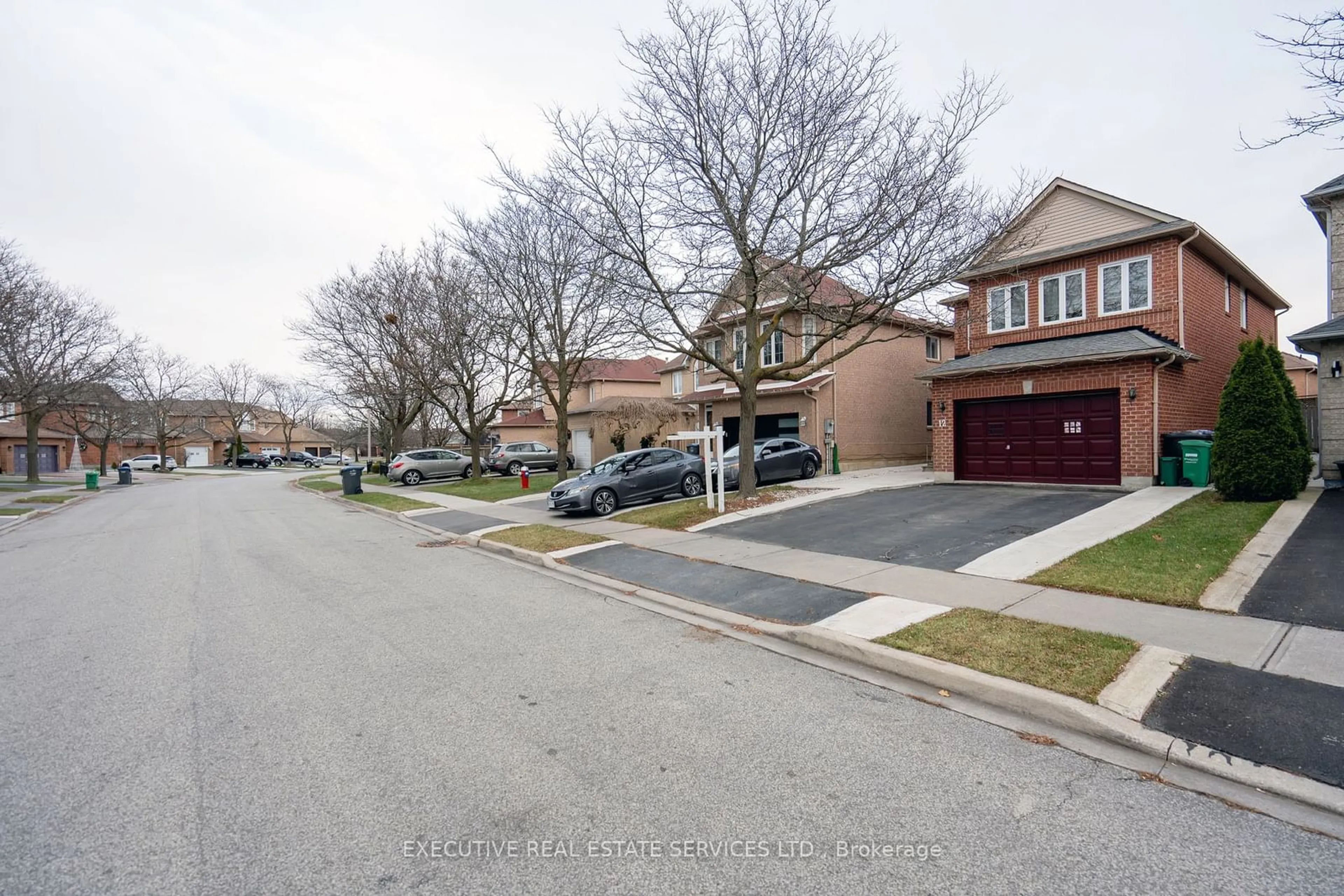 Frontside or backside of a home, the street view for 12 Cedarwood Cres, Brampton Ontario L6X 4K1