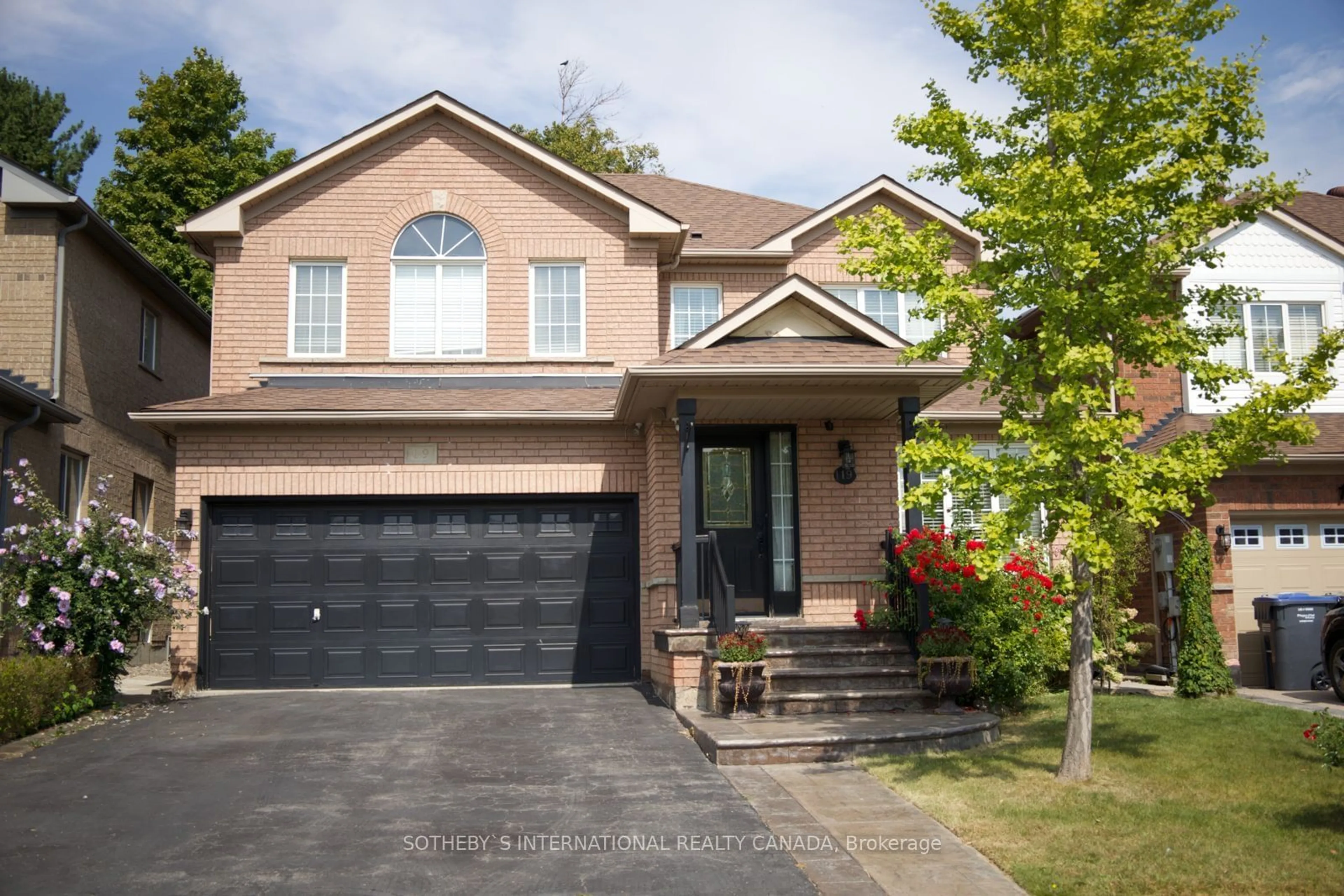 Frontside or backside of a home, cottage for 19 Hollowgrove Blvd, Brampton Ontario L6P 1B1