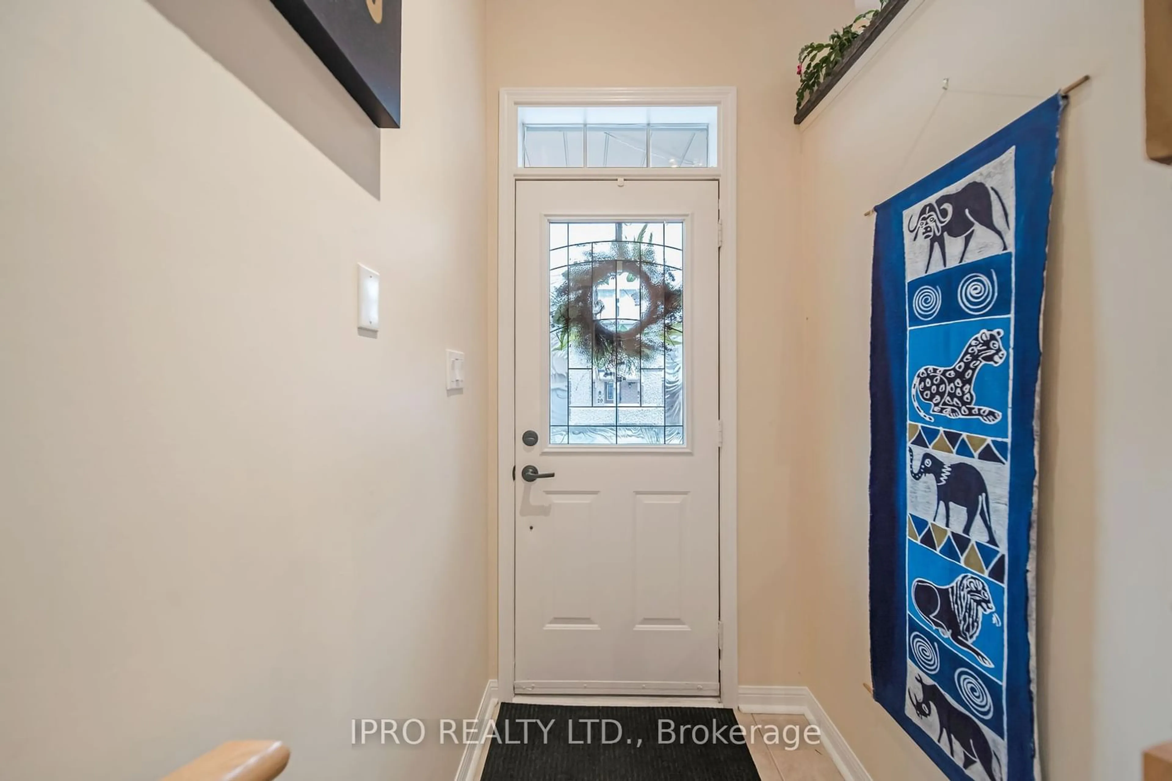 Indoor entryway, wood floors for 32 Palomino Tr #16, Halton Hills Ontario L7G 6E9