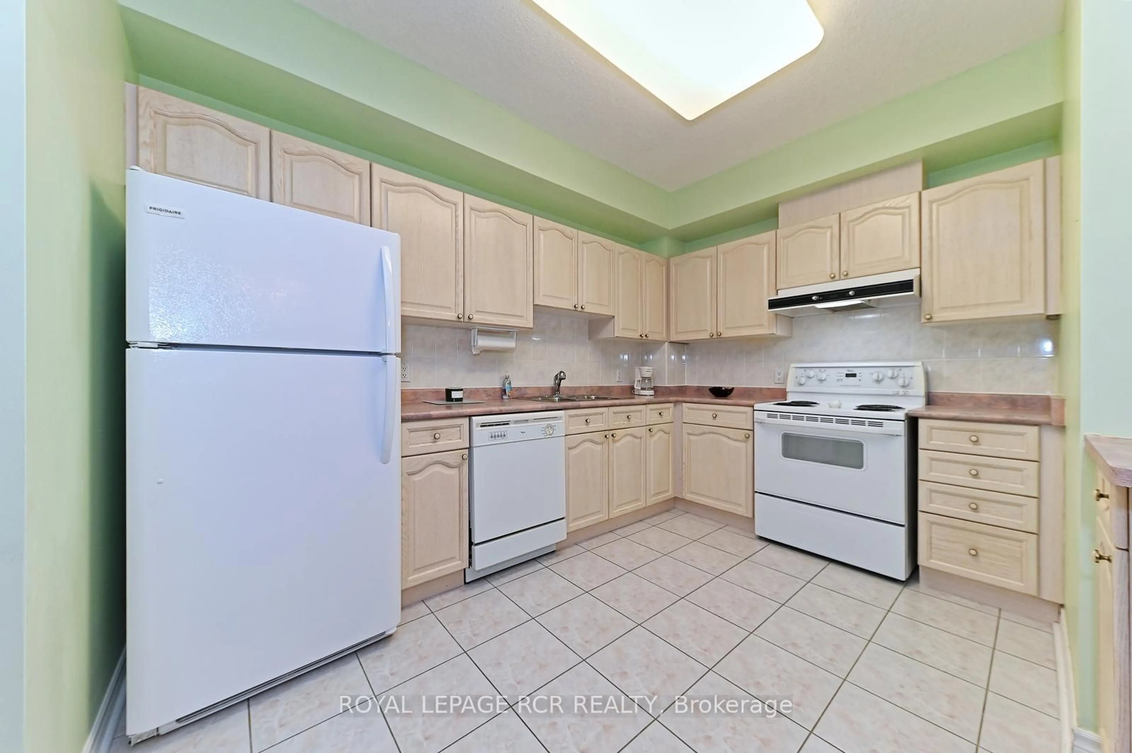 Standard kitchen, not visible floor for 200 Broadway #607, Orangeville Ontario L9W 5G3