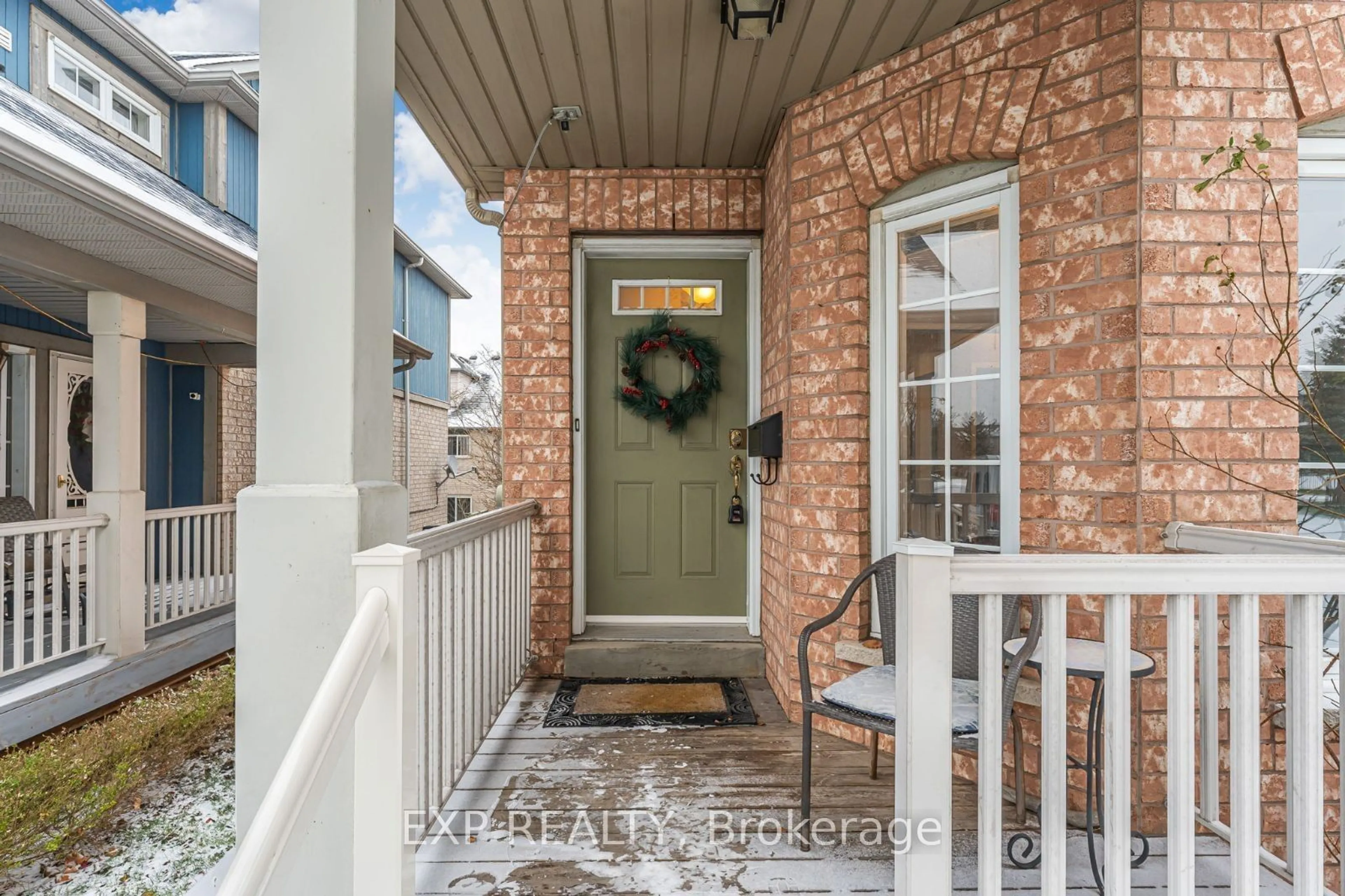 Indoor entryway, wood floors for 2407 Bankside Dr, Mississauga Ontario L5M 6E6