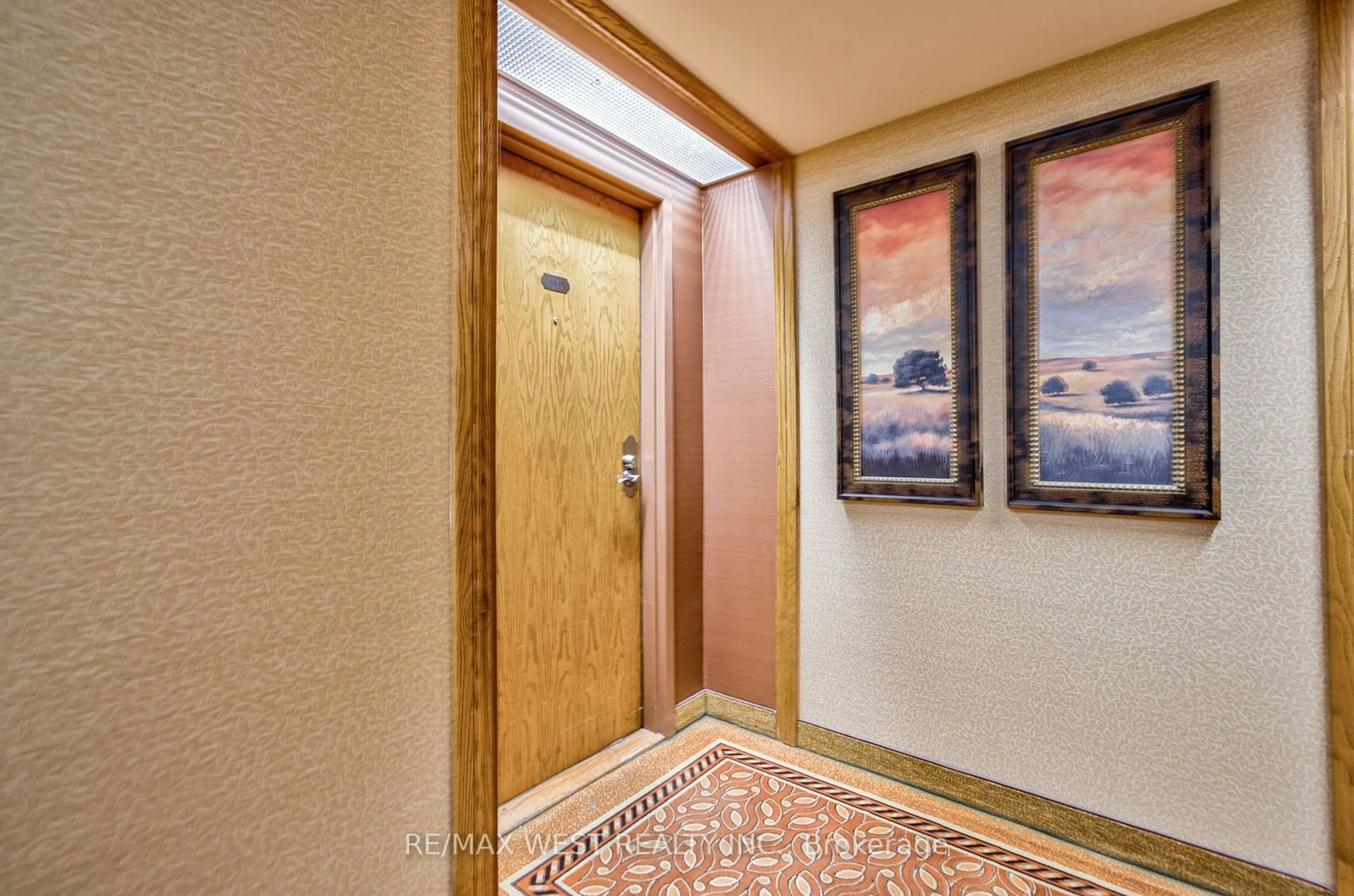 Indoor foyer, wood floors for 310 Mill St ##1009, Brampton Ontario L6Y 3B1