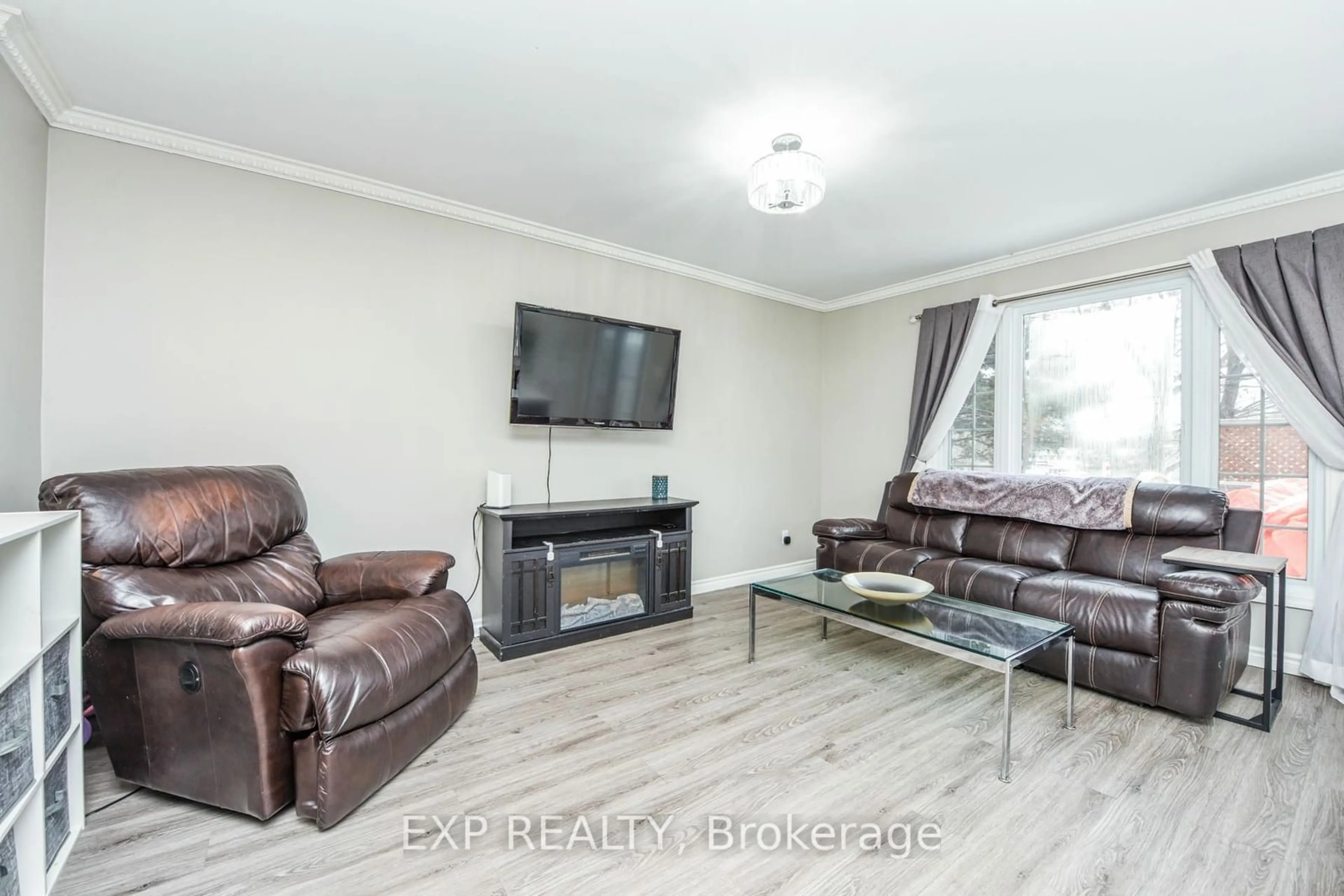 Living room, wood floors for 27 Huntington Crt, Brampton Ontario L6S 1S4