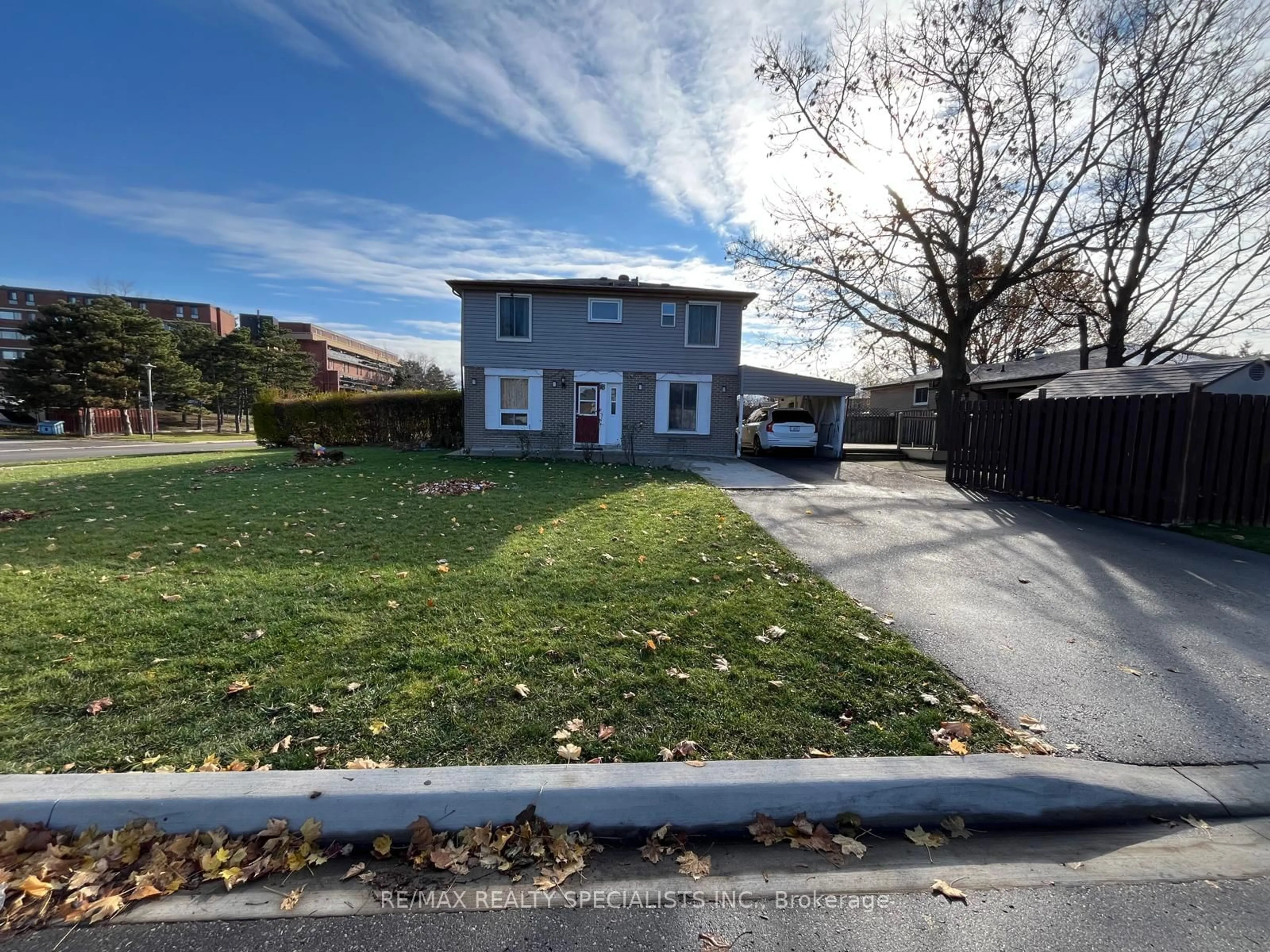 Frontside or backside of a home, the street view for 3 Forsythia Rd, Brampton Ontario L6T 2G2