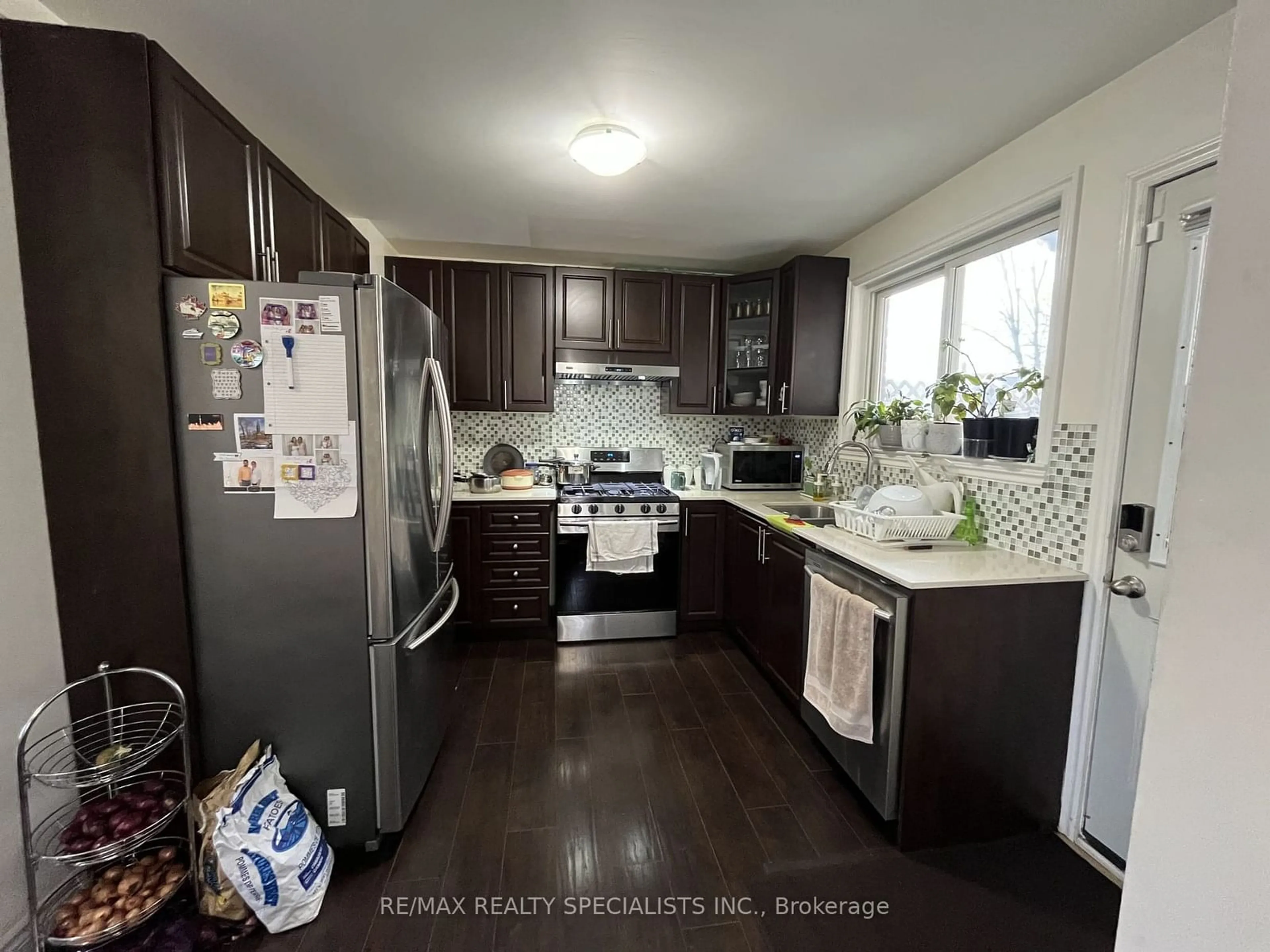 Kitchen, wood floors for 3 Forsythia Rd, Brampton Ontario L6T 2G2