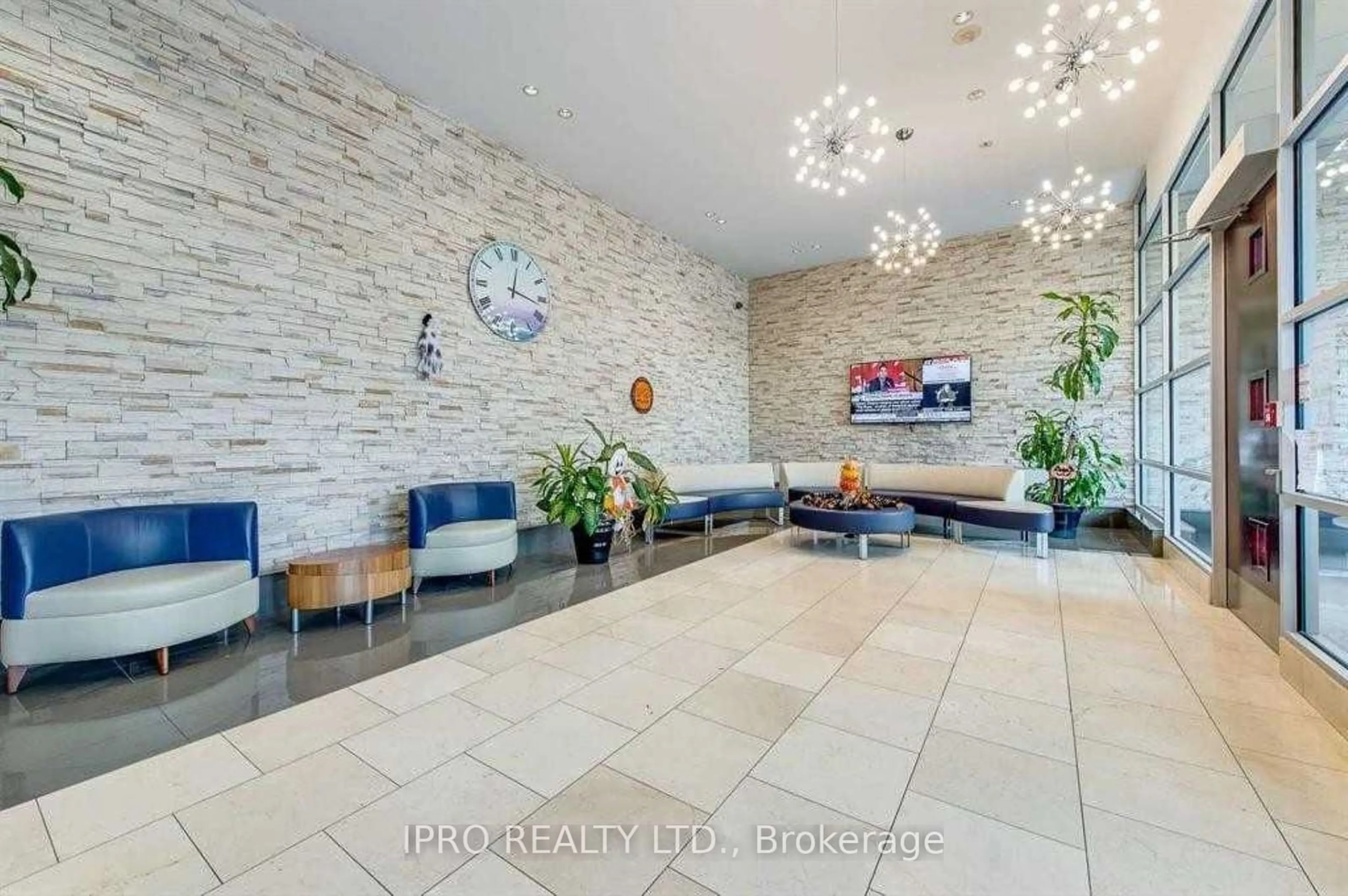 Indoor lobby, ceramic floors for 3939 Duke Of York Blvd #513, Mississauga Ontario L5B 4N2