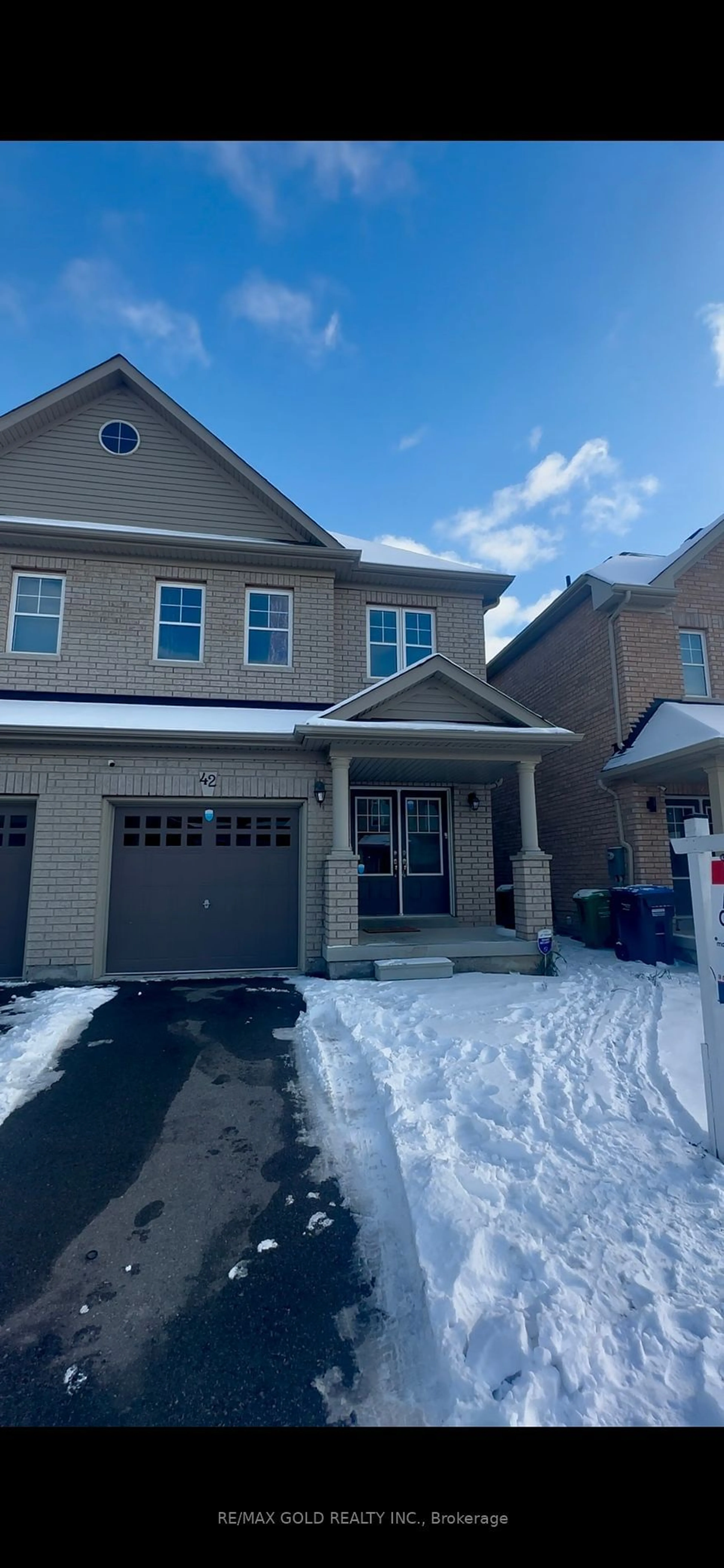 A pic from exterior of the house or condo, the street view for 42 Lanark Circ, Brampton Ontario L6X 5L3