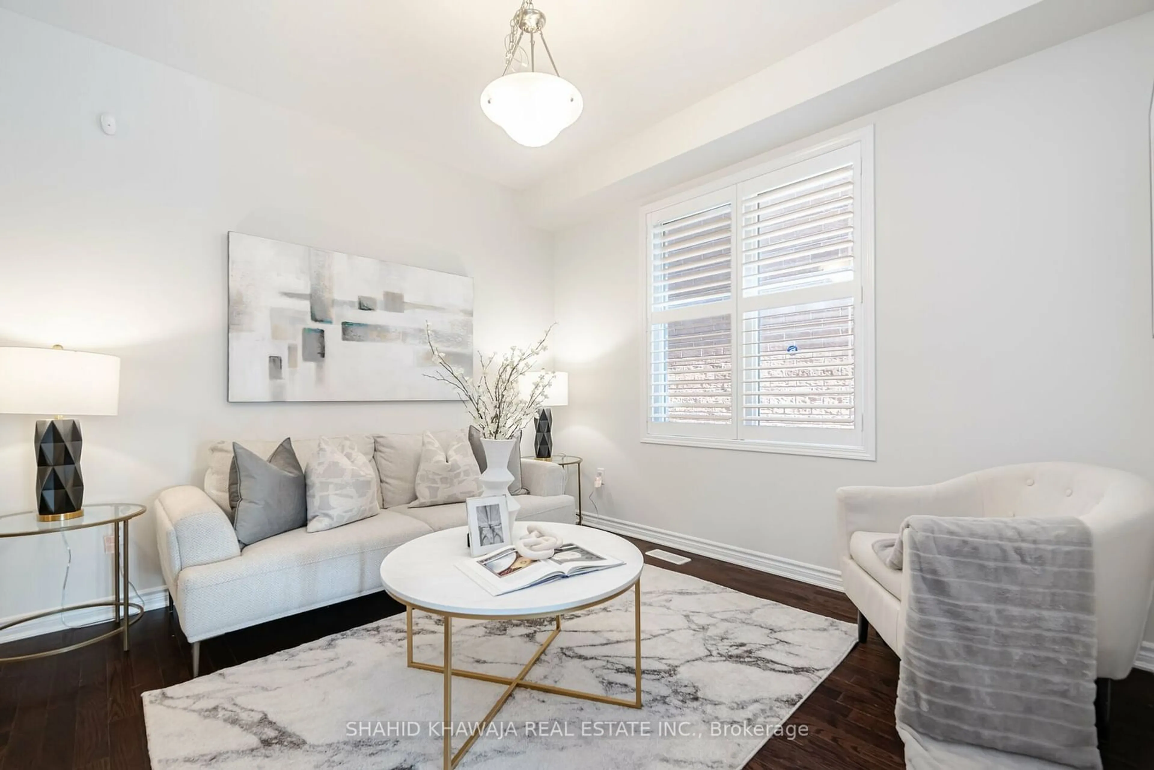 Living room, wood floors for 389 Cedar Hedge Rd, Milton Ontario L9T 8Y4