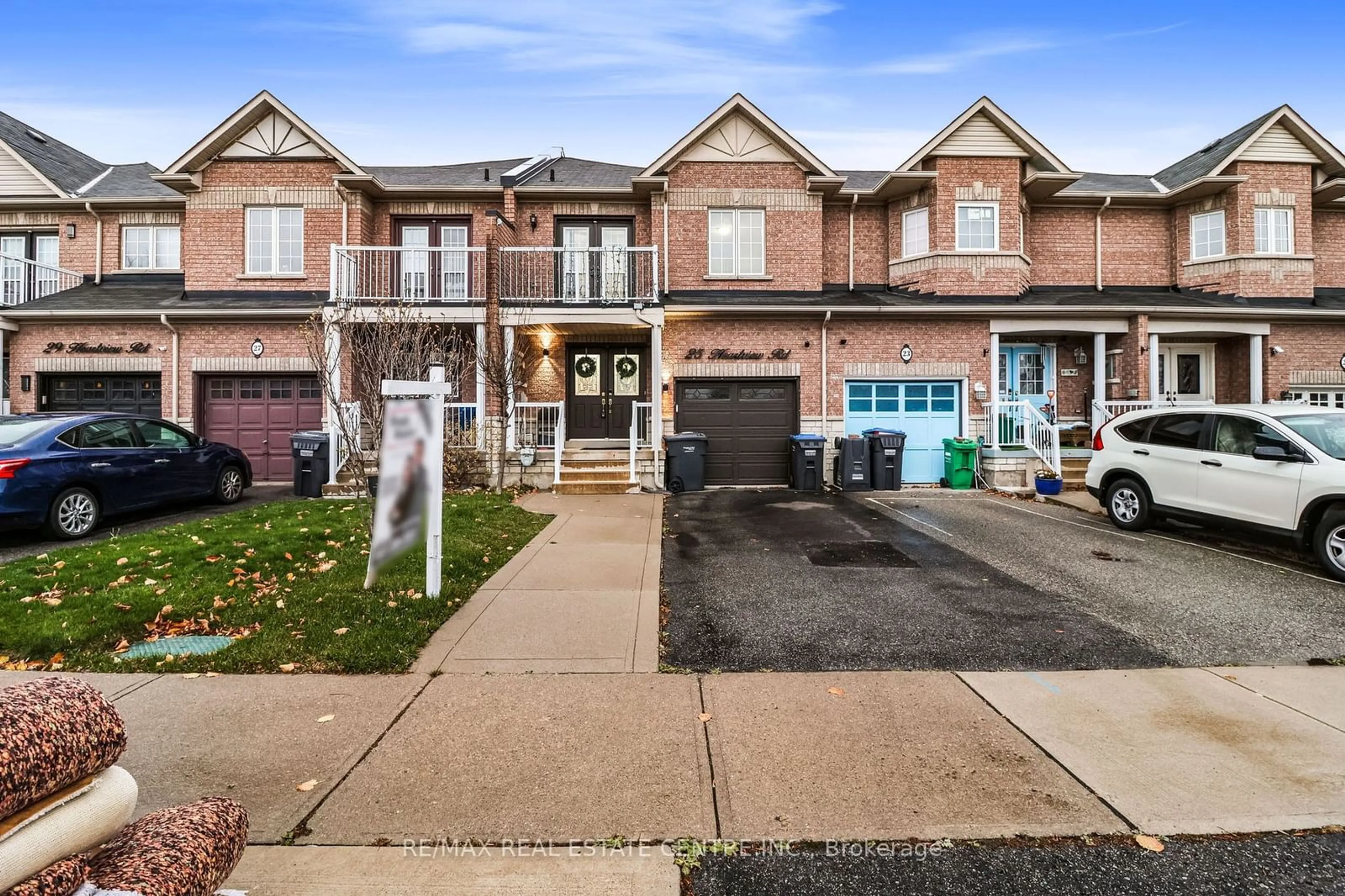 A pic from exterior of the house or condo, the street view for 25 Heartview Rd, Brampton Ontario L6Z 0C6