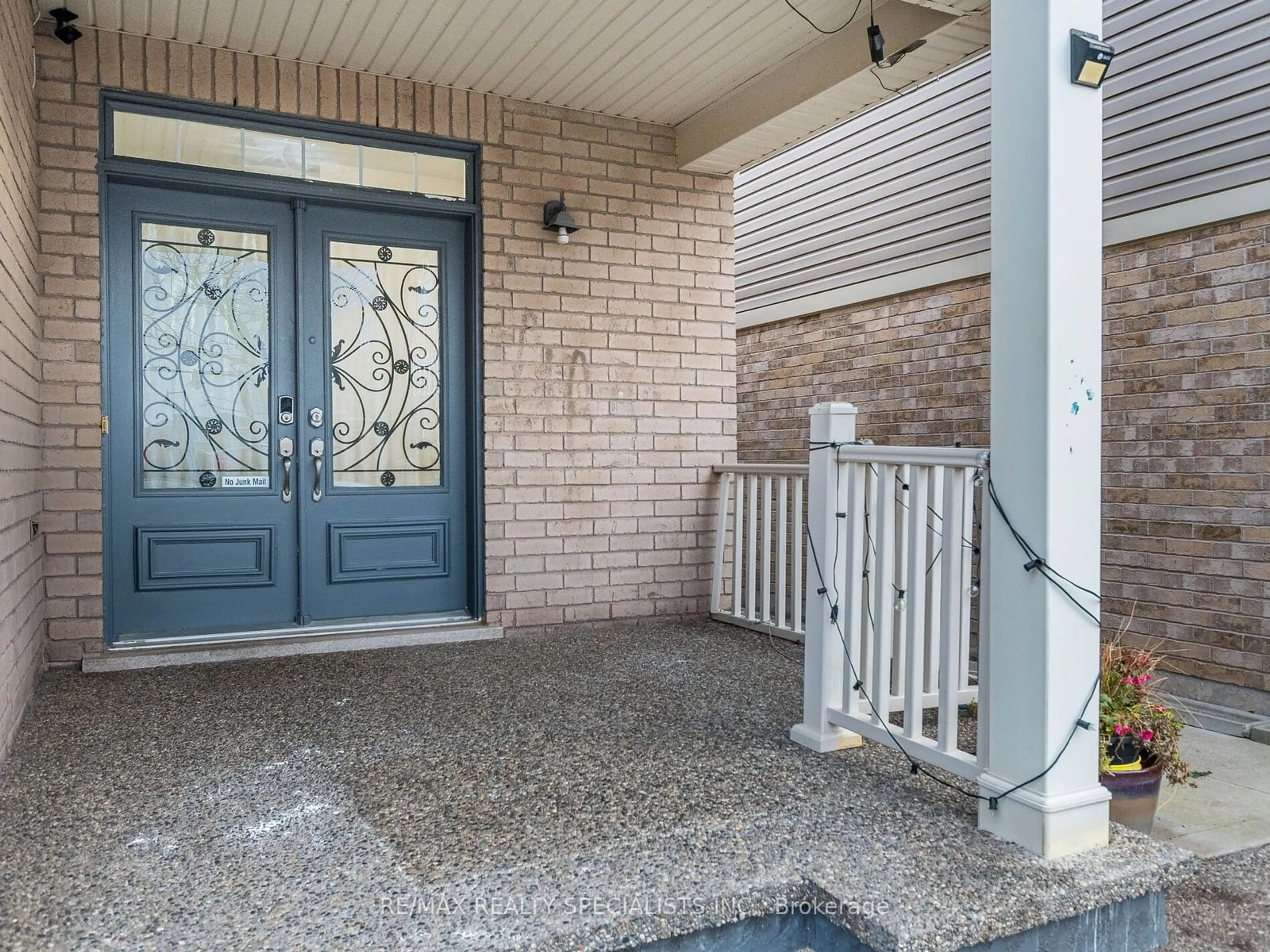 Indoor entryway, cement floor for 47 Donomore Dr, Brampton Ontario L7A 0S2