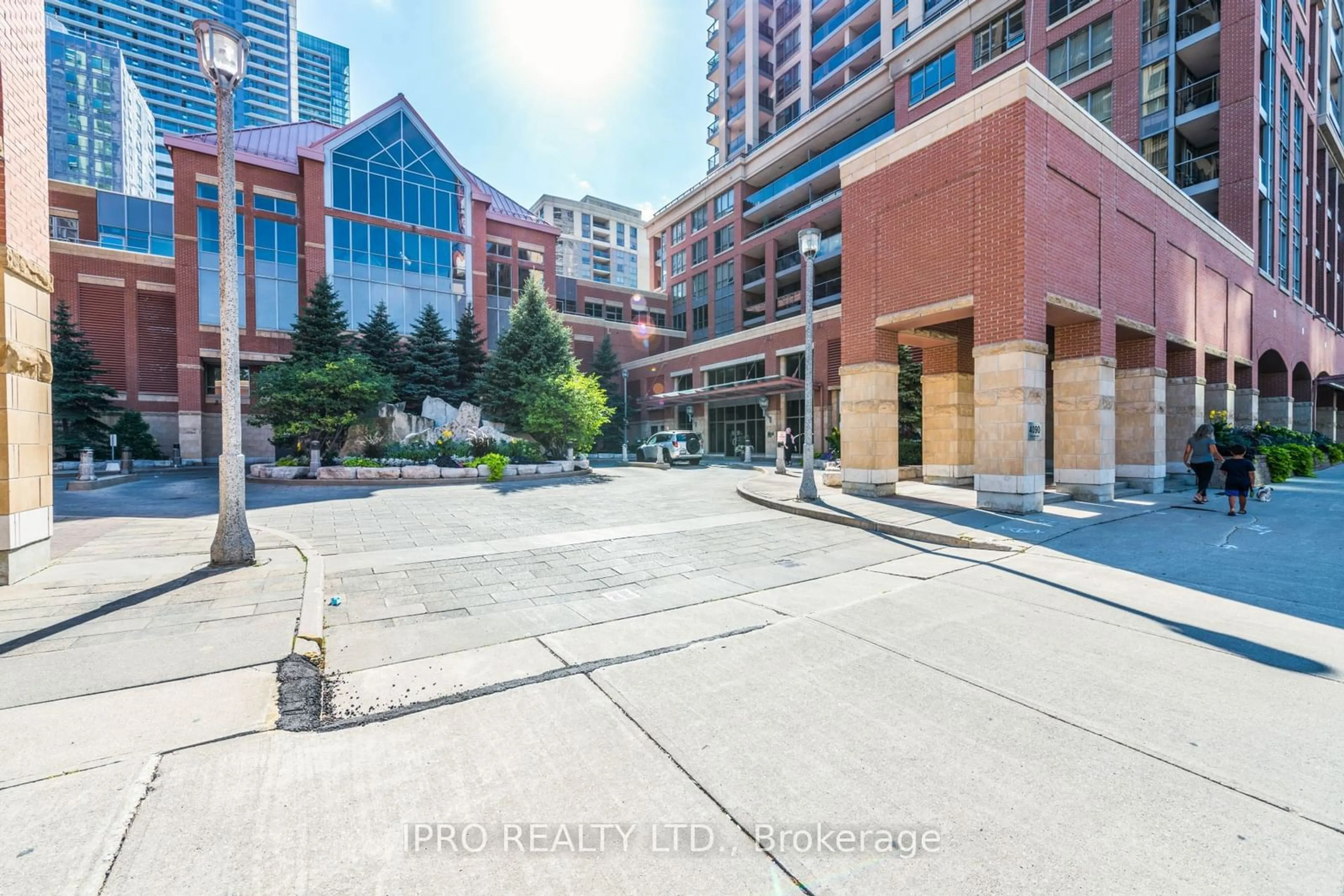 Patio, the street view for 4090 Living Arts Dr #1006, Mississauga Ontario L5B 4M8