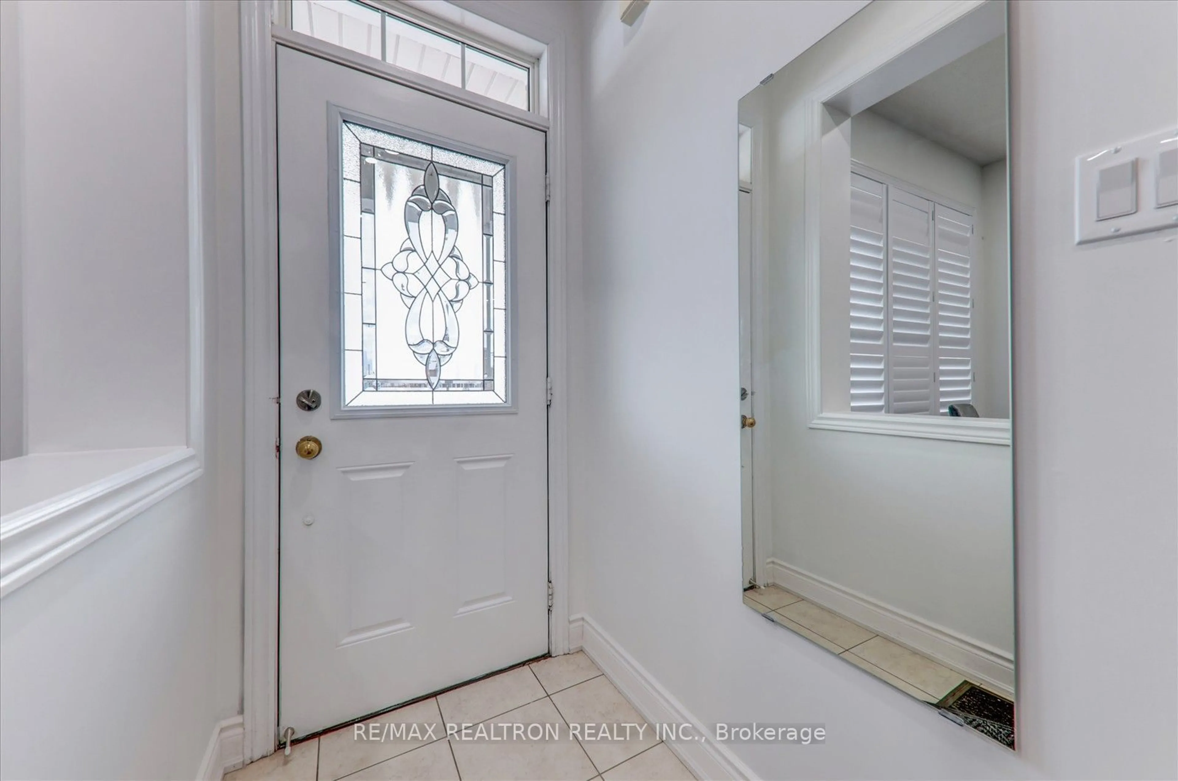 Indoor entryway, not visible floor for 25 Sleightholme Cres, Brampton Ontario L6P 3E9