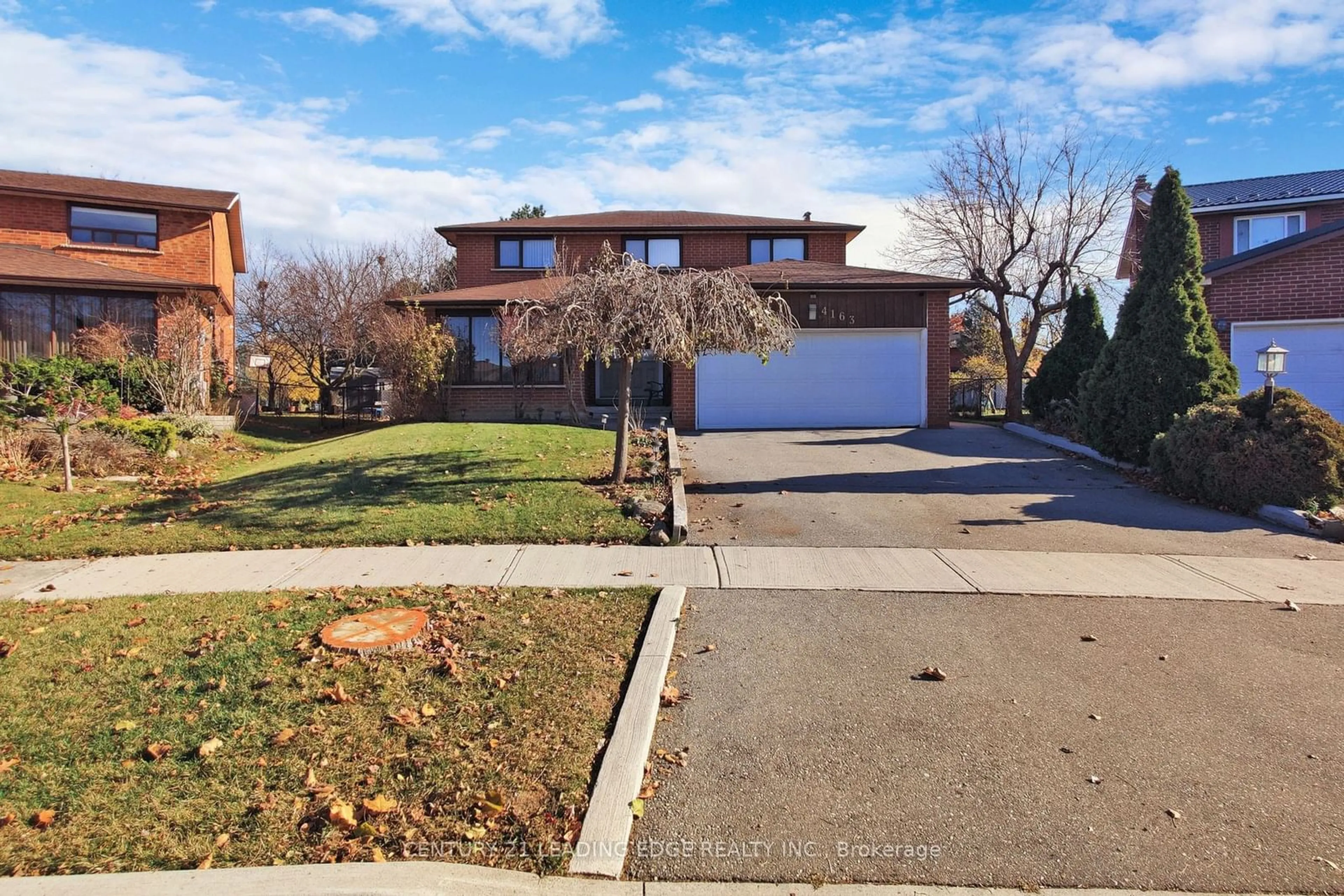 Frontside or backside of a home, the street view for 4163 RAYFIELD Crt, Mississauga Ontario L4Z 1E6