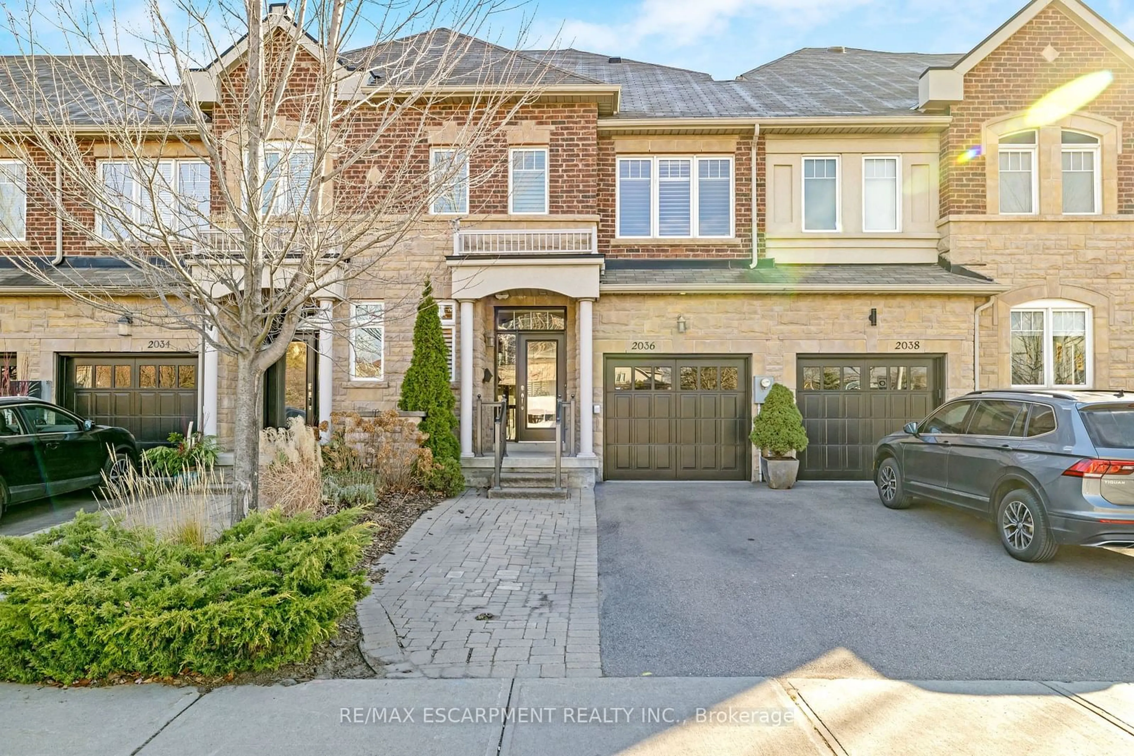 A pic from exterior of the house or condo, the street view for 2036 Lushes Ave, Mississauga Ontario L5J 1H2