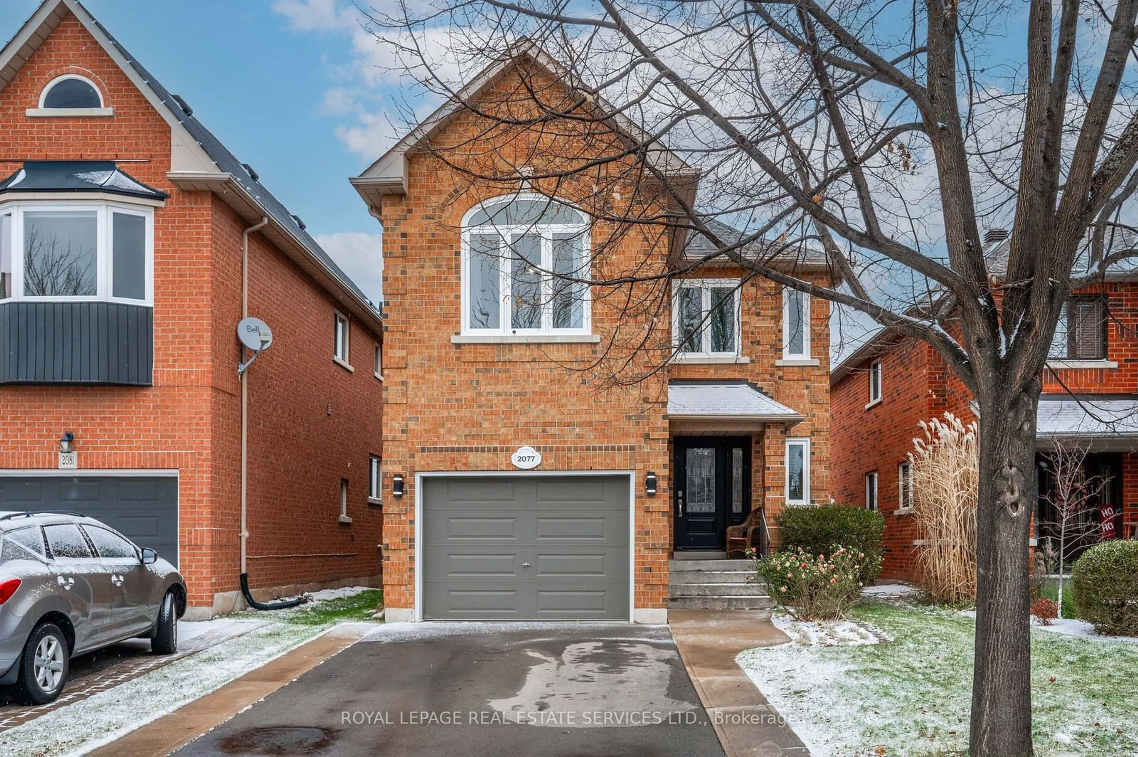 Home with brick exterior material for 2077 Frontier Dr, Oakville Ontario L6M 3V5