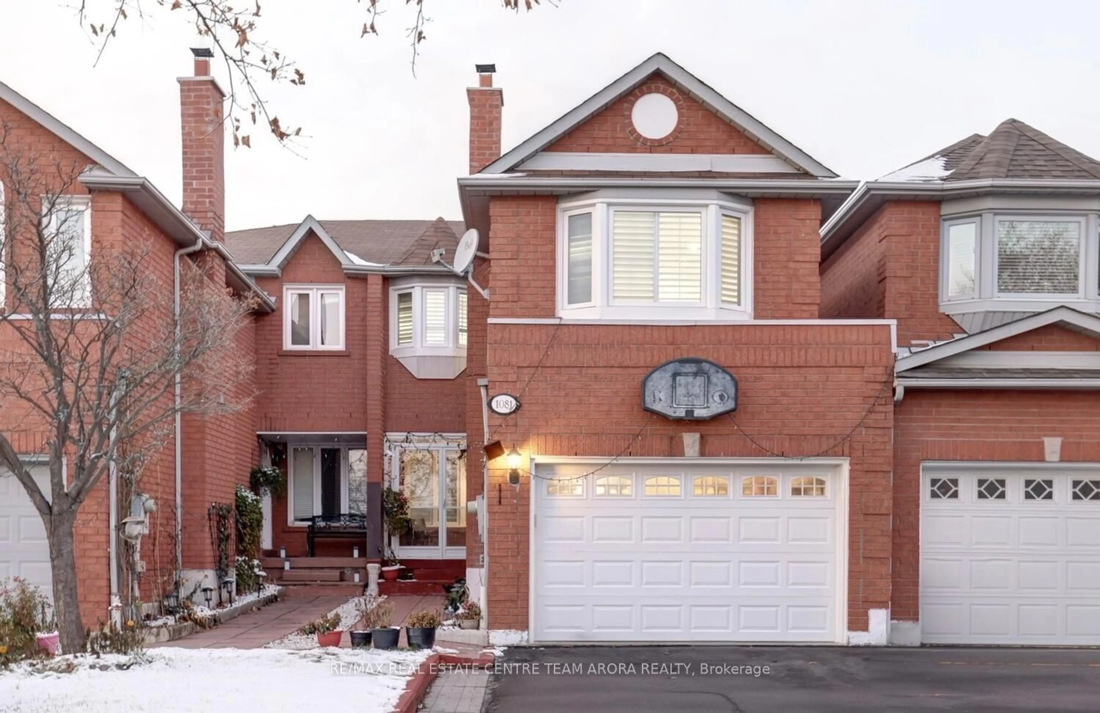 Home with brick exterior material for 1081 Wilmington Dr, Mississauga Ontario L5V 1R5