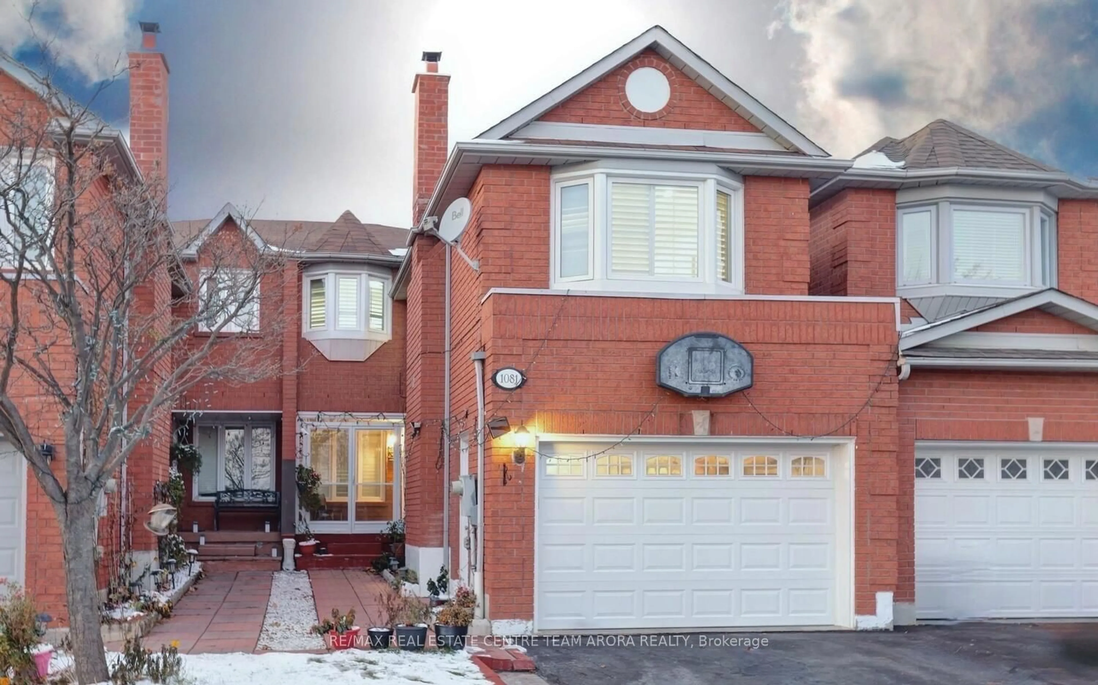 A pic from exterior of the house or condo, the street view for 1081 Wilmington Dr, Mississauga Ontario L5V 1R5