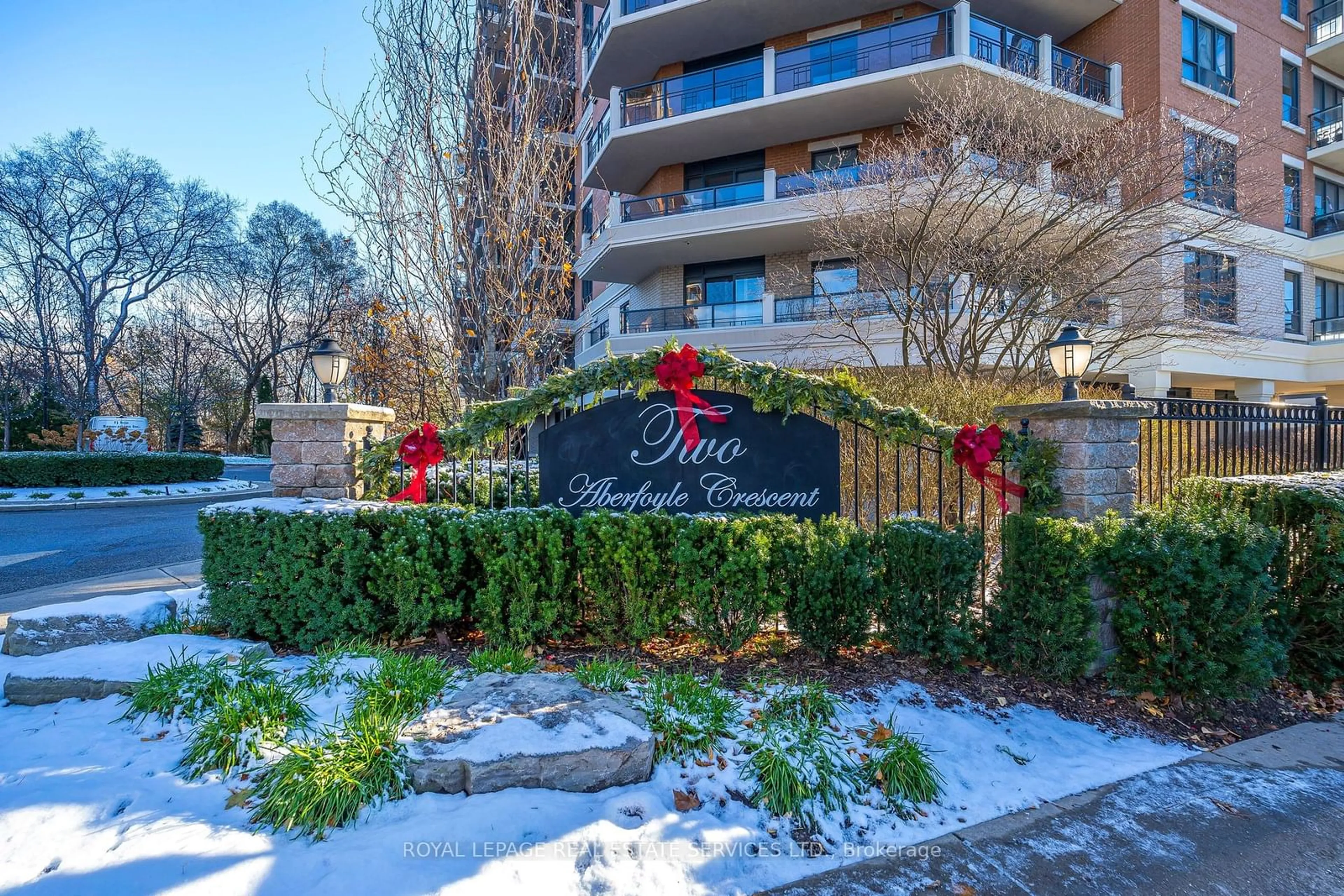 A pic from exterior of the house or condo, the street view for 2 Aberfoyle Cres #511, Toronto Ontario M8X 2Z8