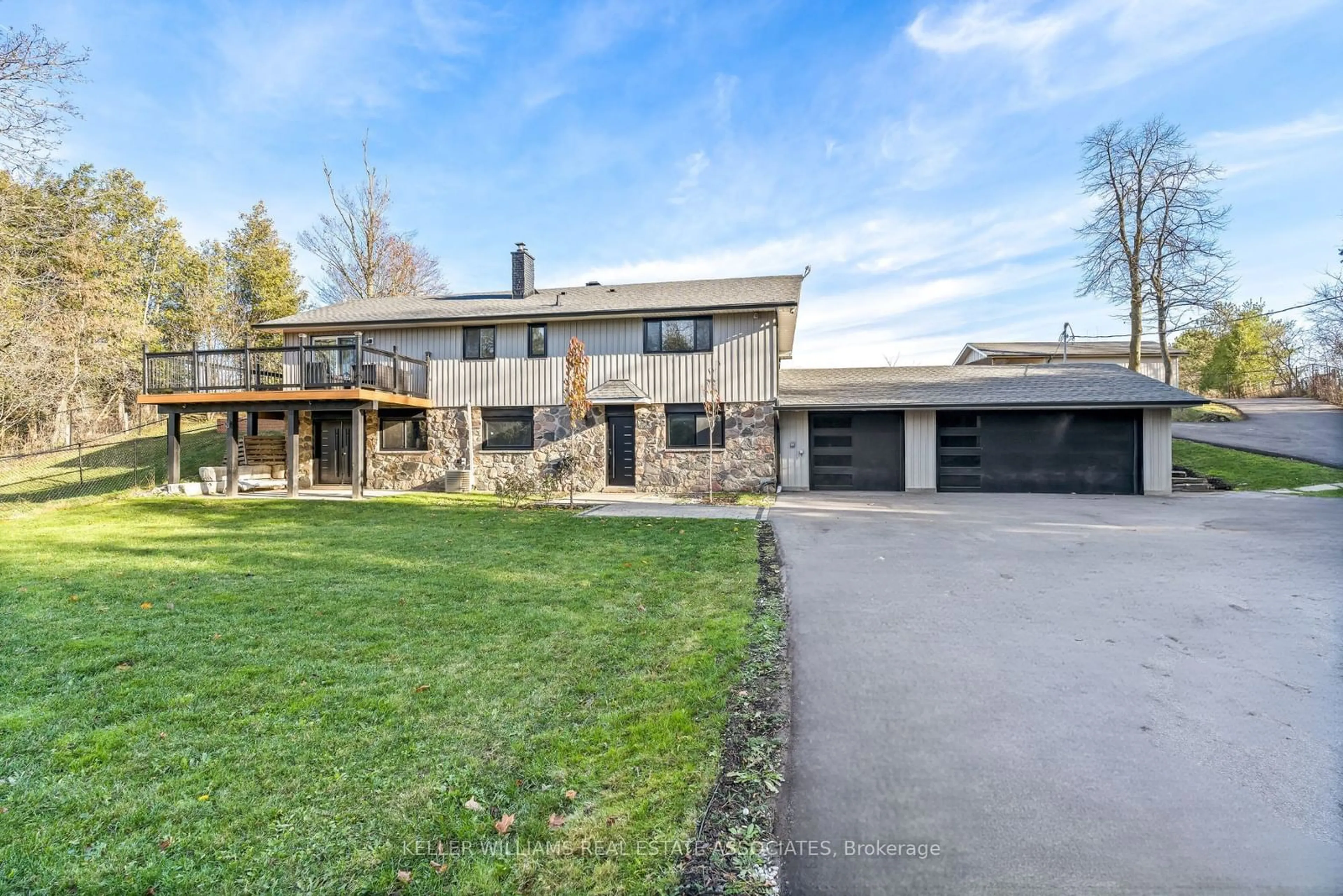 Frontside or backside of a home, the street view for 6700 32nd Sdrd, Halton Hills Ontario L7J 2L9