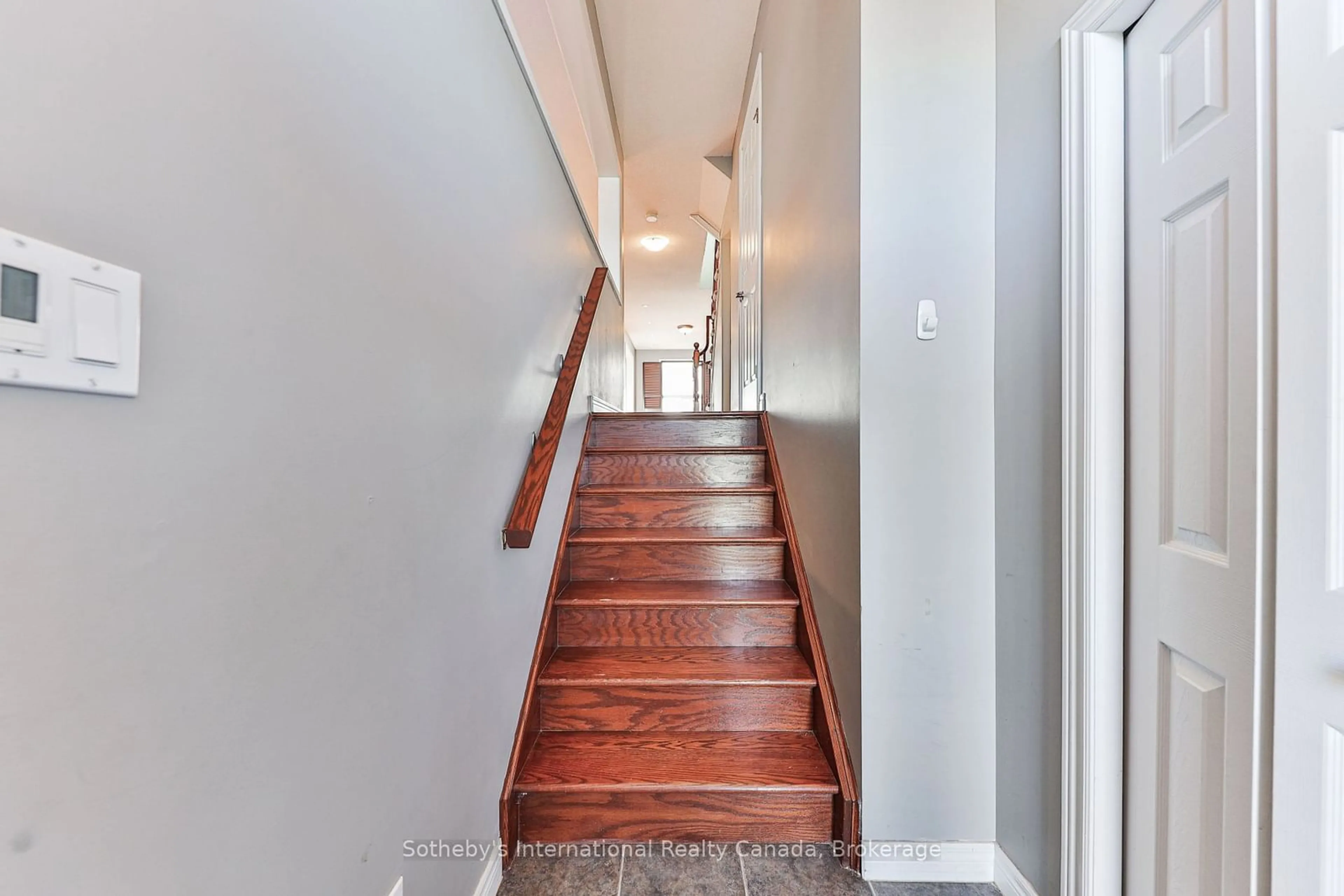 Stairs for 2280 Baronwood Dr #Unit 18, Oakville Ontario L6M 5J8