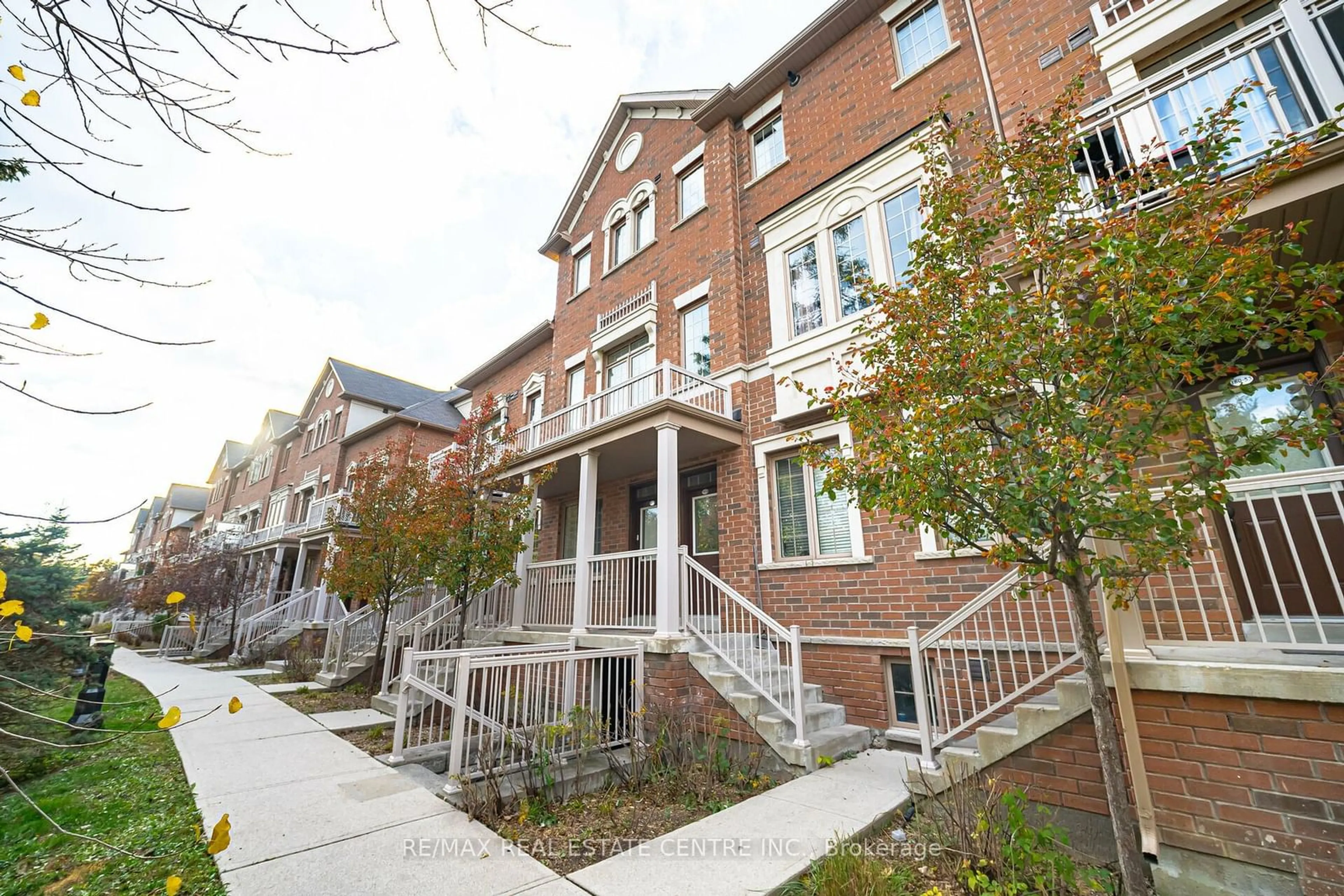 A pic from exterior of the house or condo, the street view for 180 Howden Blvd #54, Brampton Ontario L6S 0E6