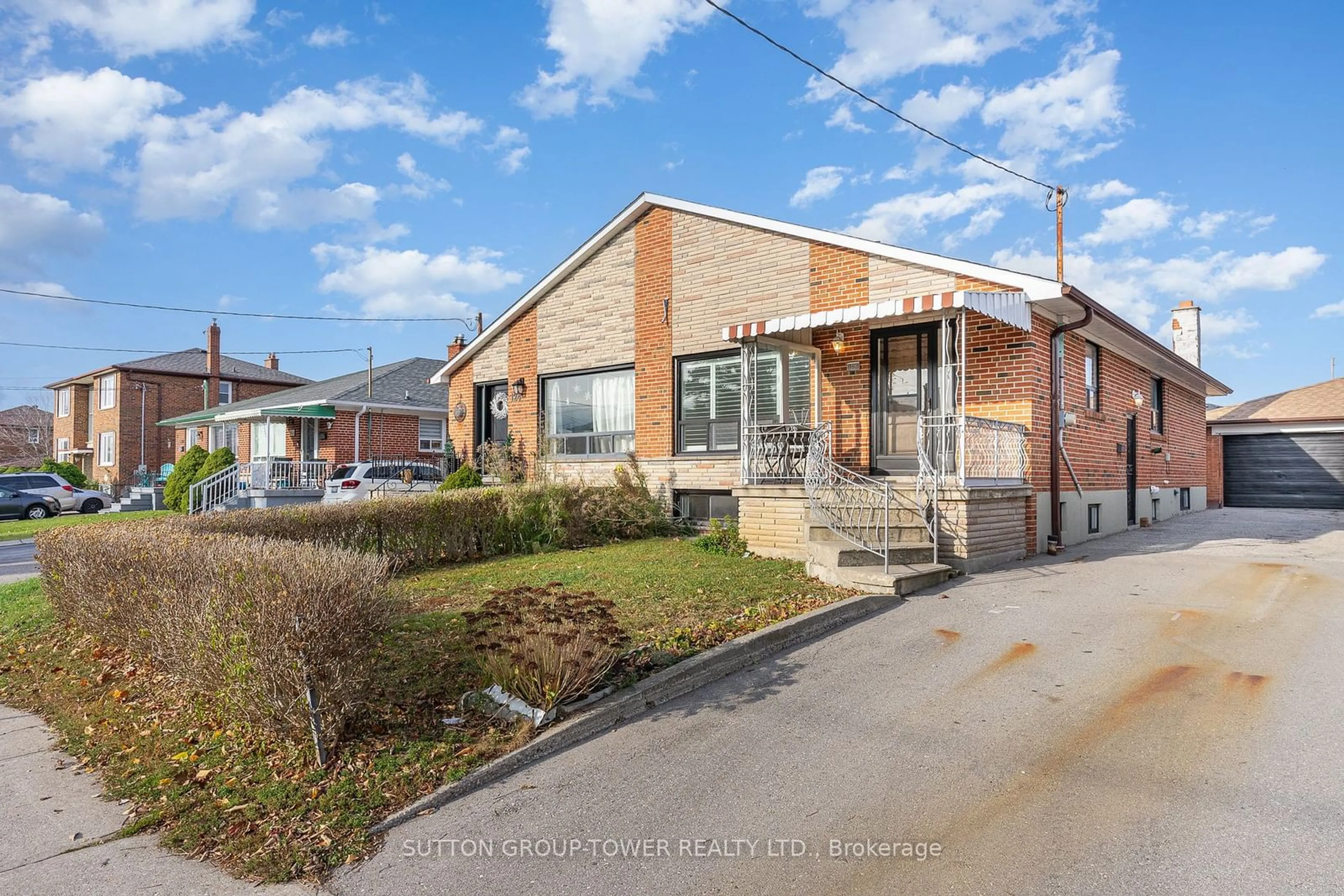 Frontside or backside of a home, the street view for 126 Giltspur Dr, Toronto Ontario M3L 1M9