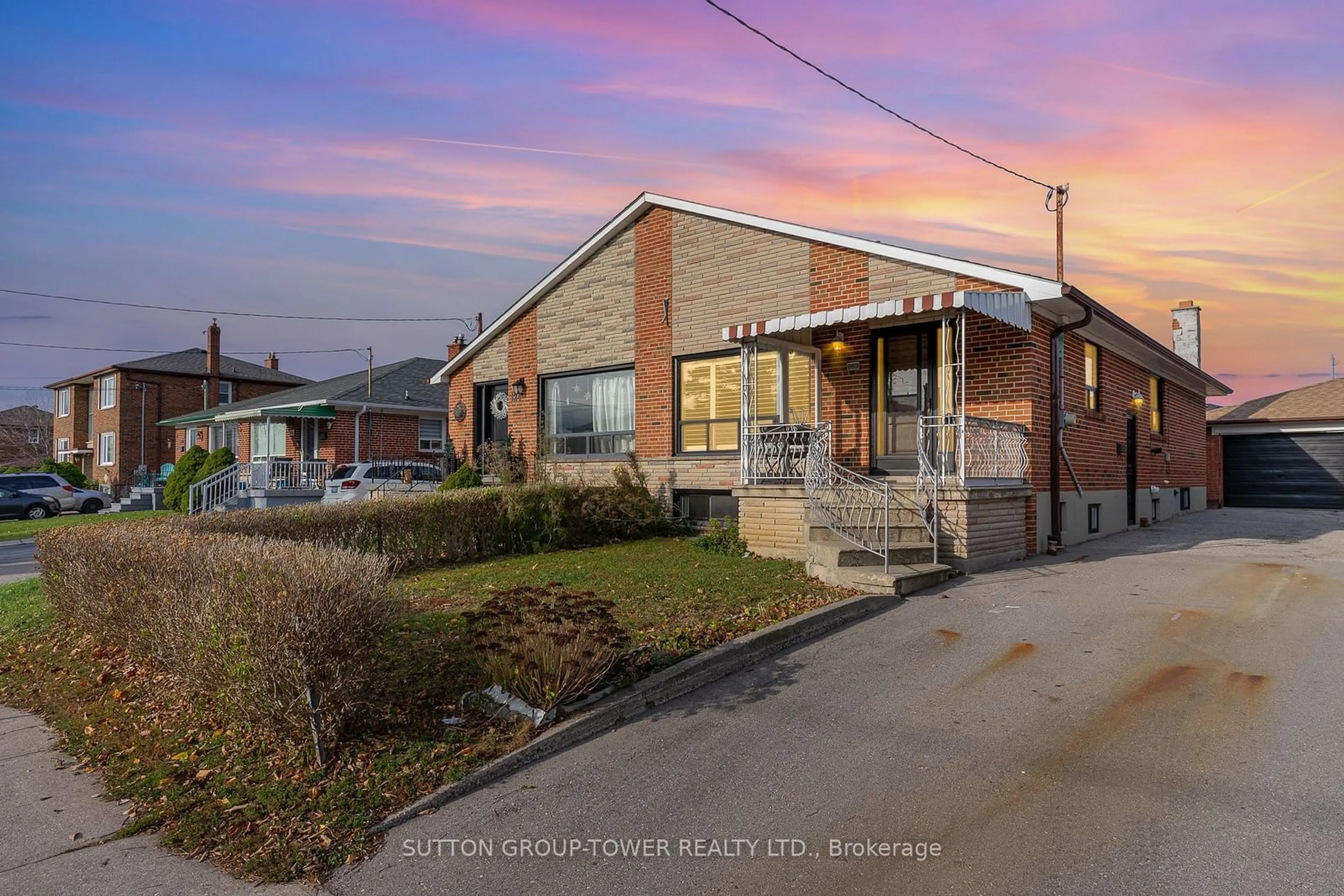 Frontside or backside of a home, the street view for 126 Giltspur Dr, Toronto Ontario M3L 1M9