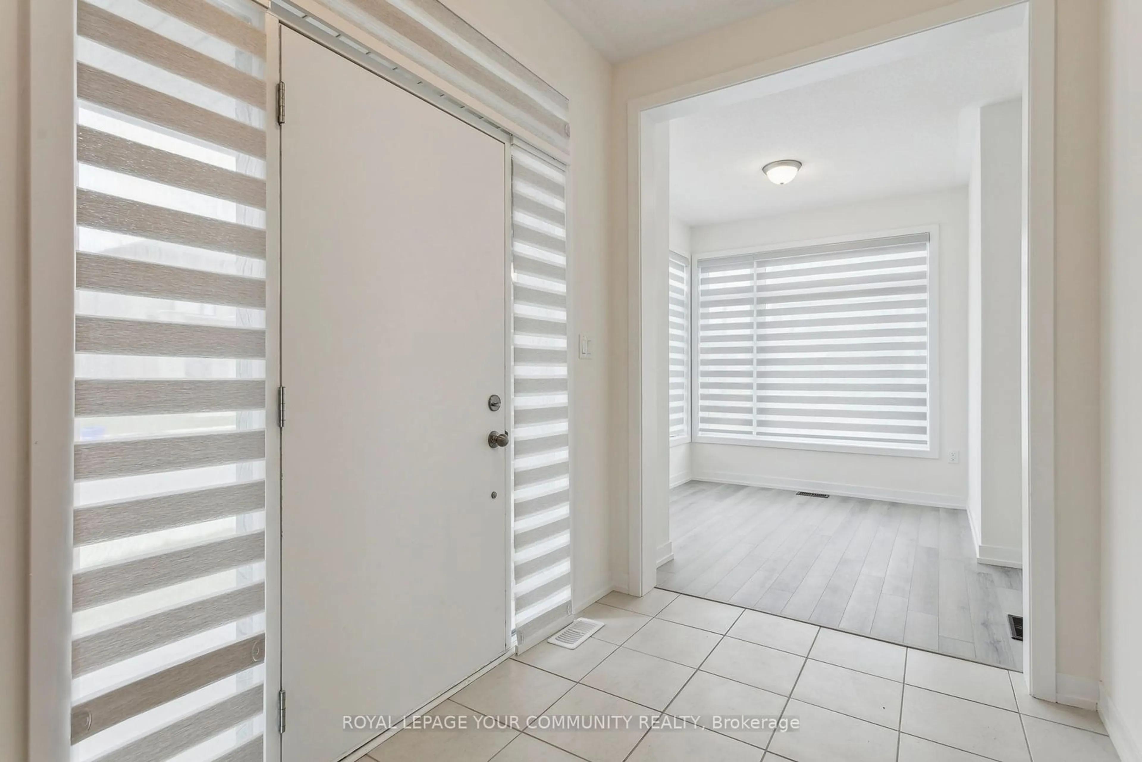 Indoor entryway for 1536 Moonseed Pl, Milton Ontario L9T 7E7