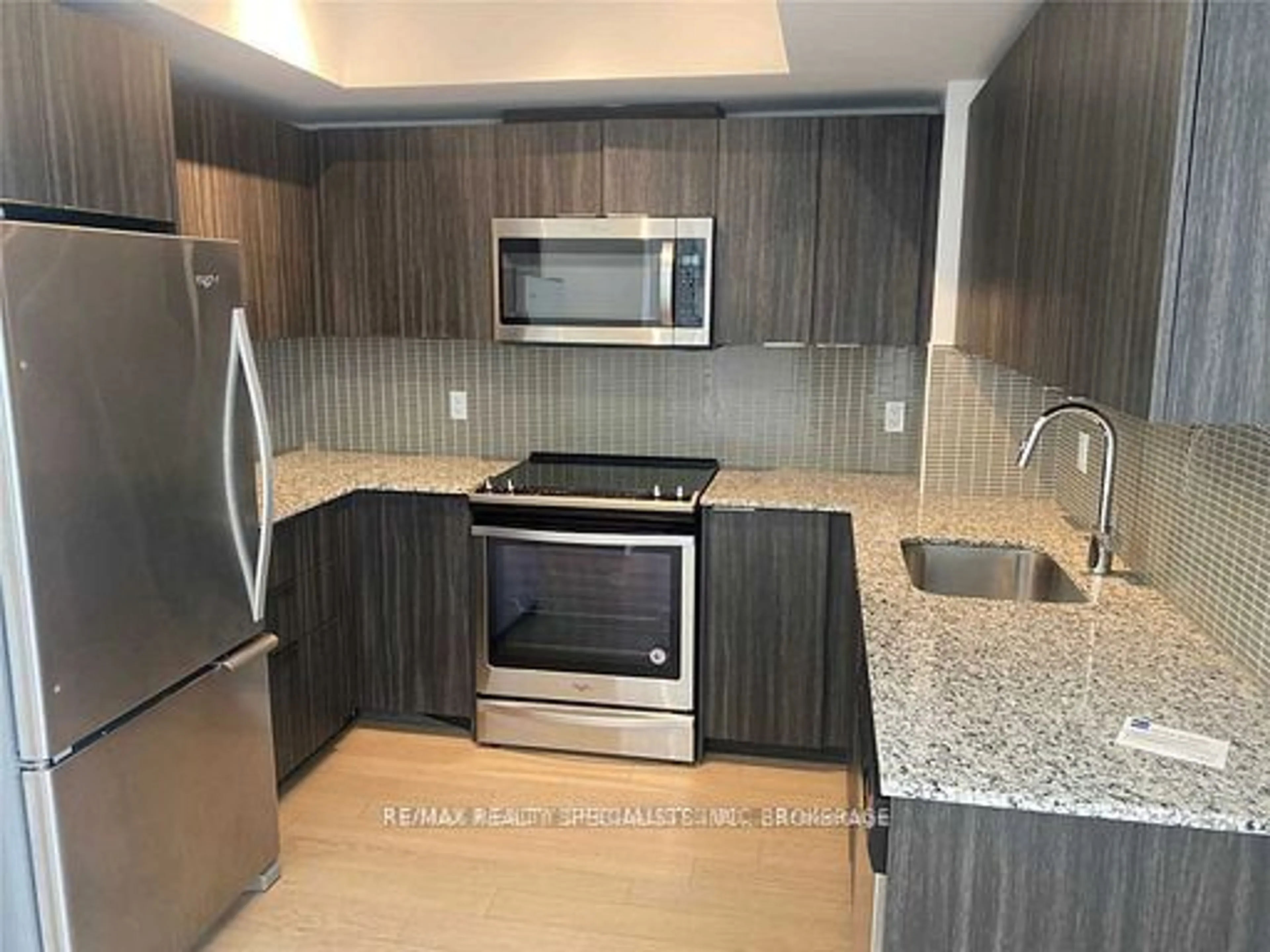 Standard kitchen for 20 SHORE BREEZE Dr #320, Toronto Ontario M8V 1A1