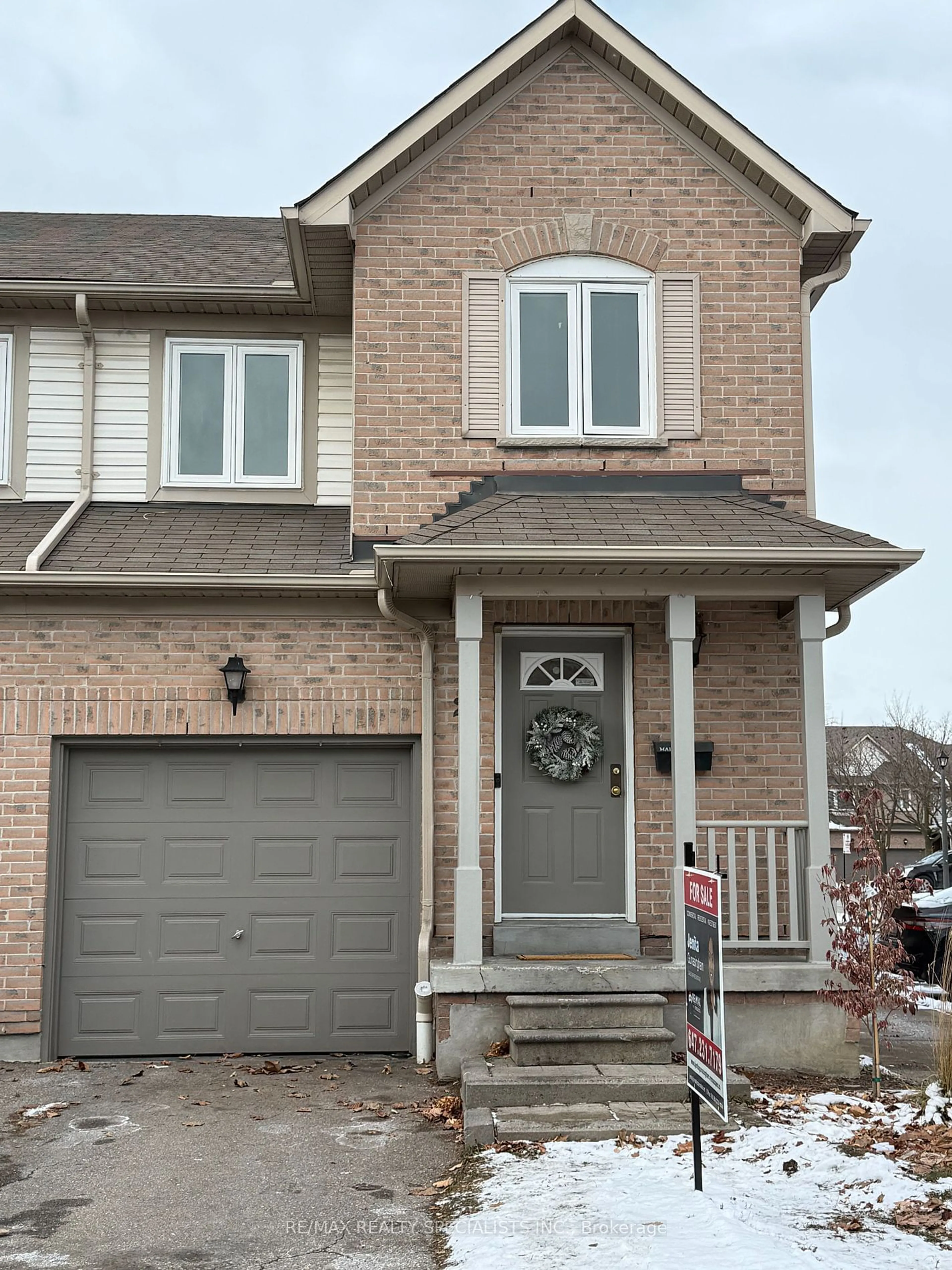 Home with brick exterior material for 55 Barondale Dr #27, Mississauga Ontario L4Z 3P9